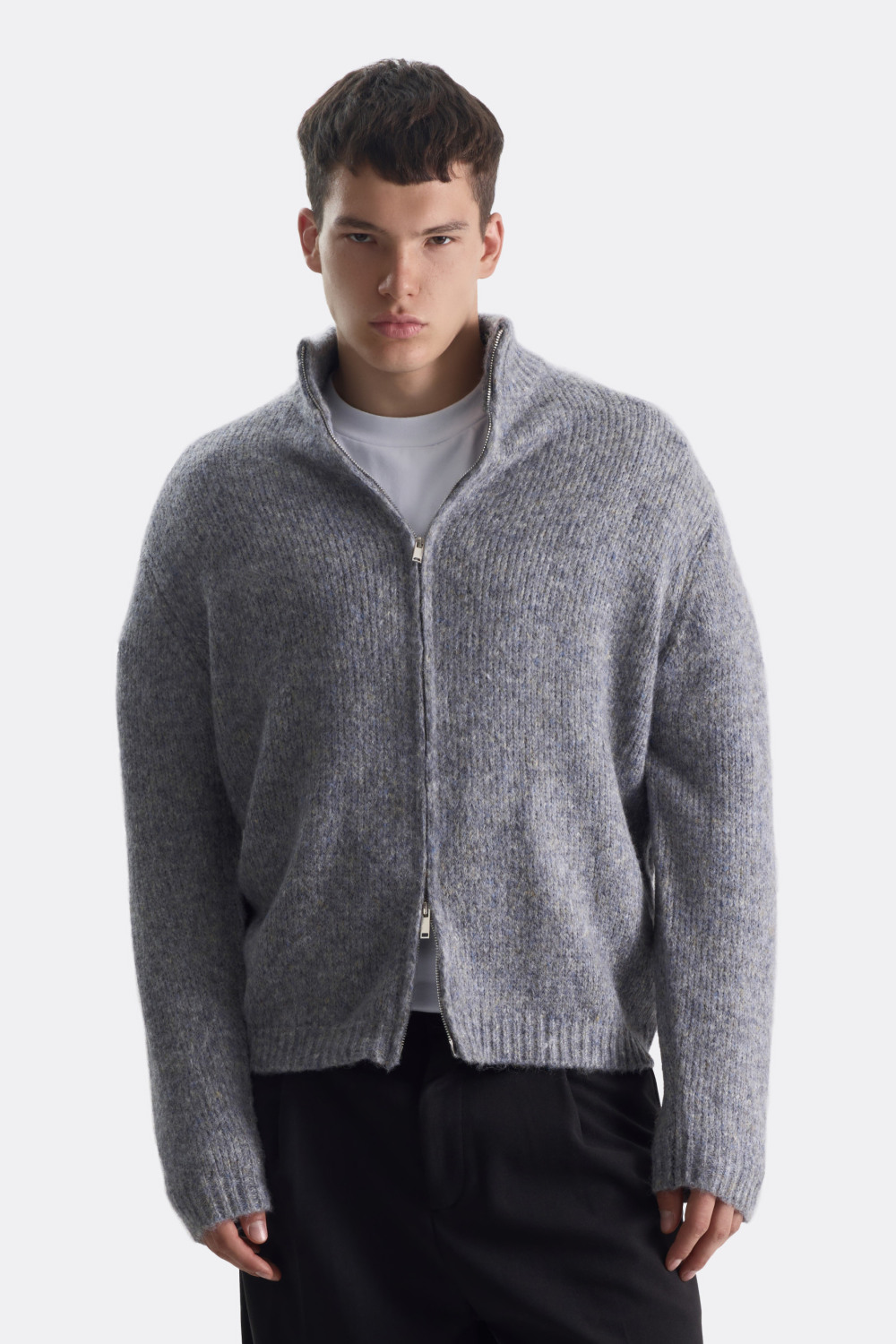 ​Свитер на молнии