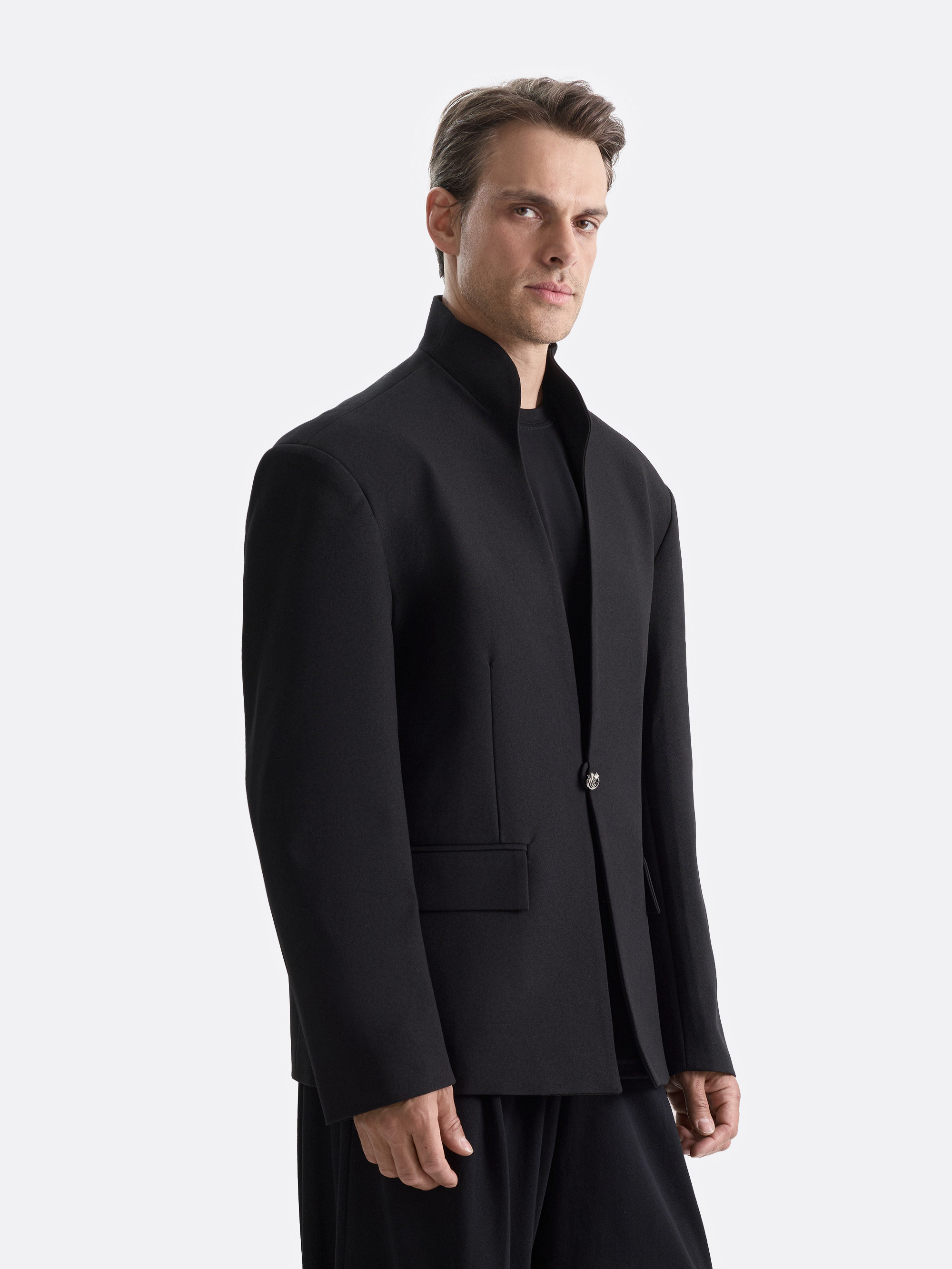 Пиджак с воротником стойкой