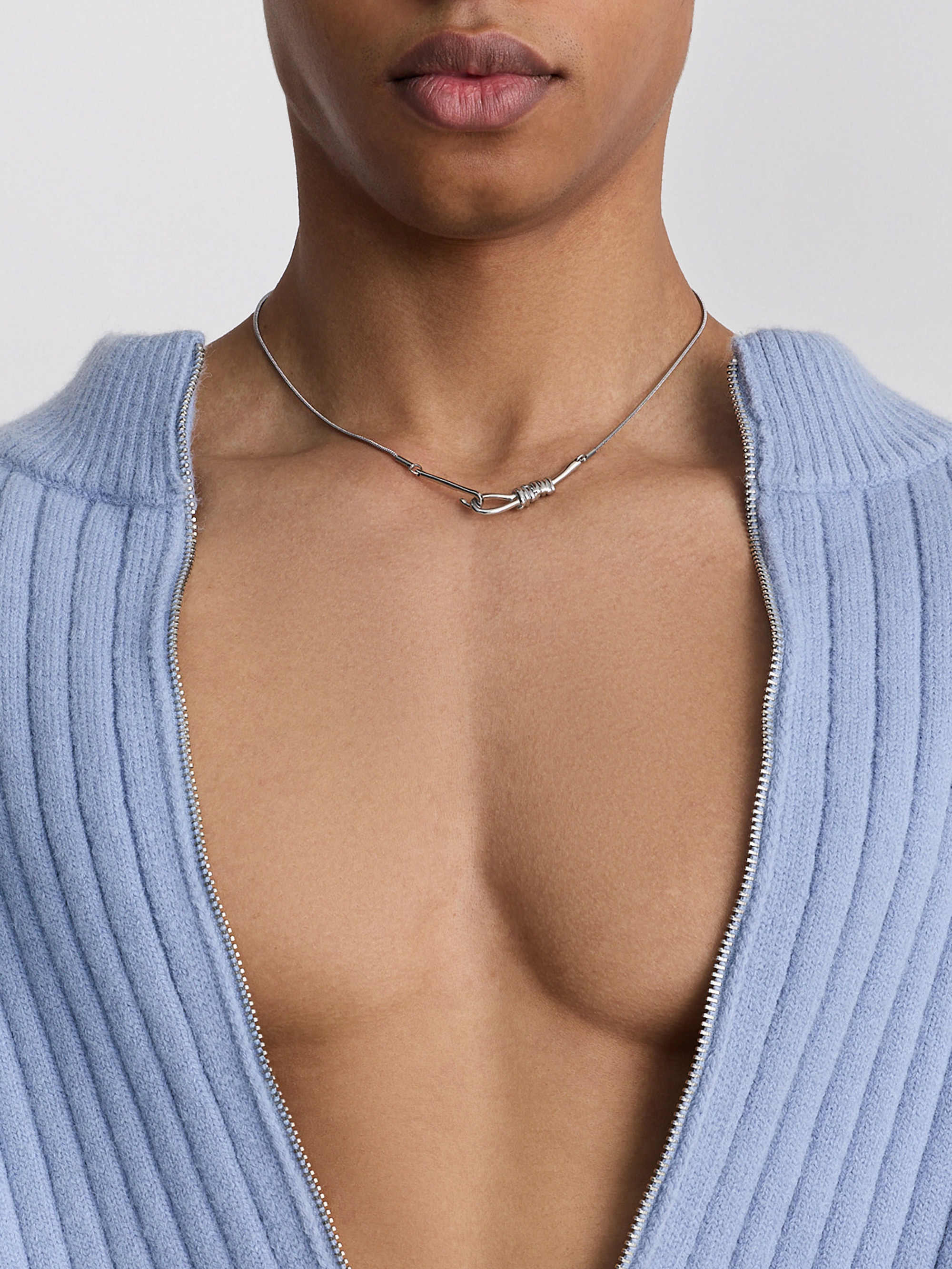 Короткая подвеска с узловой деталью