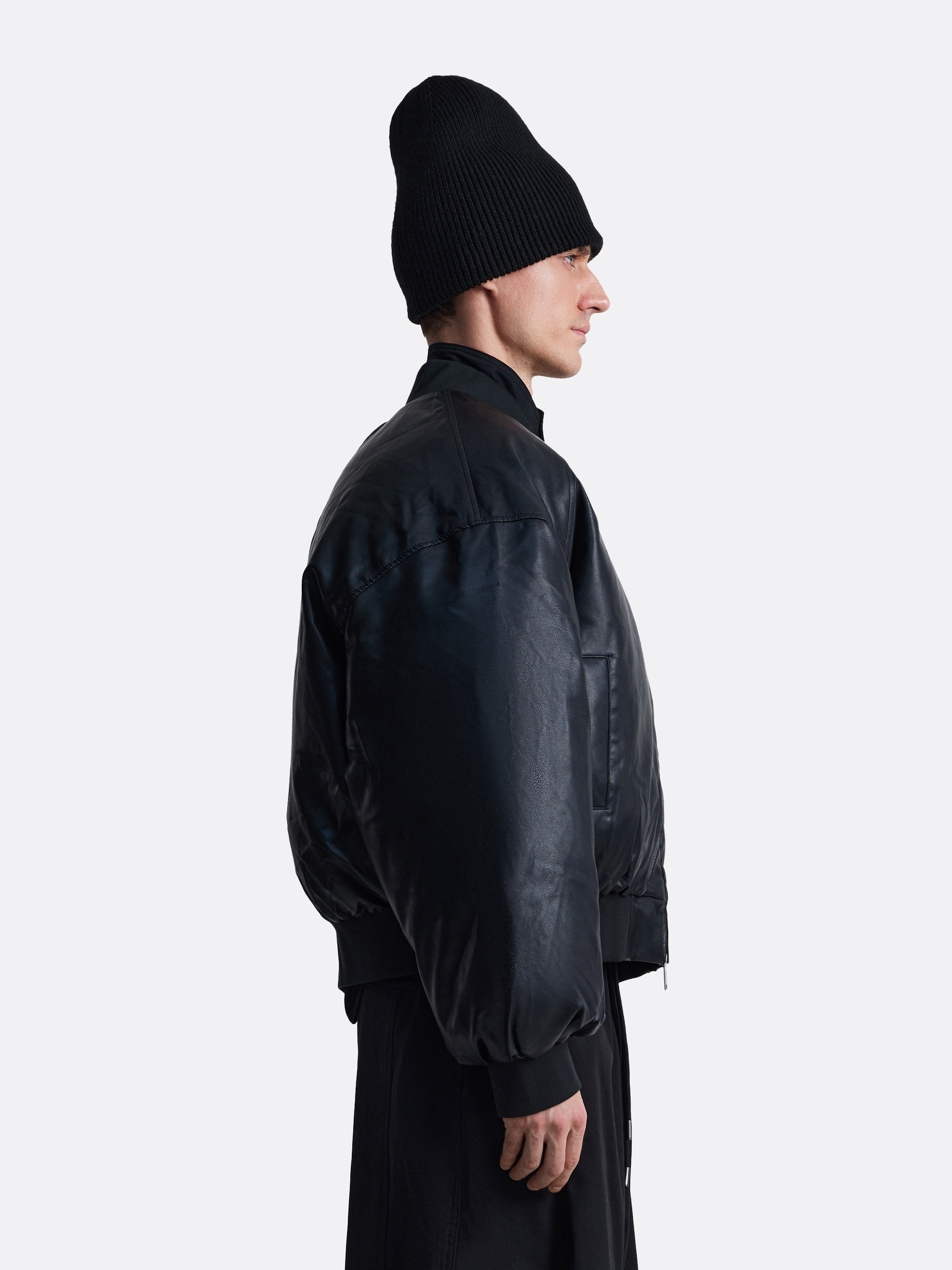 ​Объемный бомбер amount