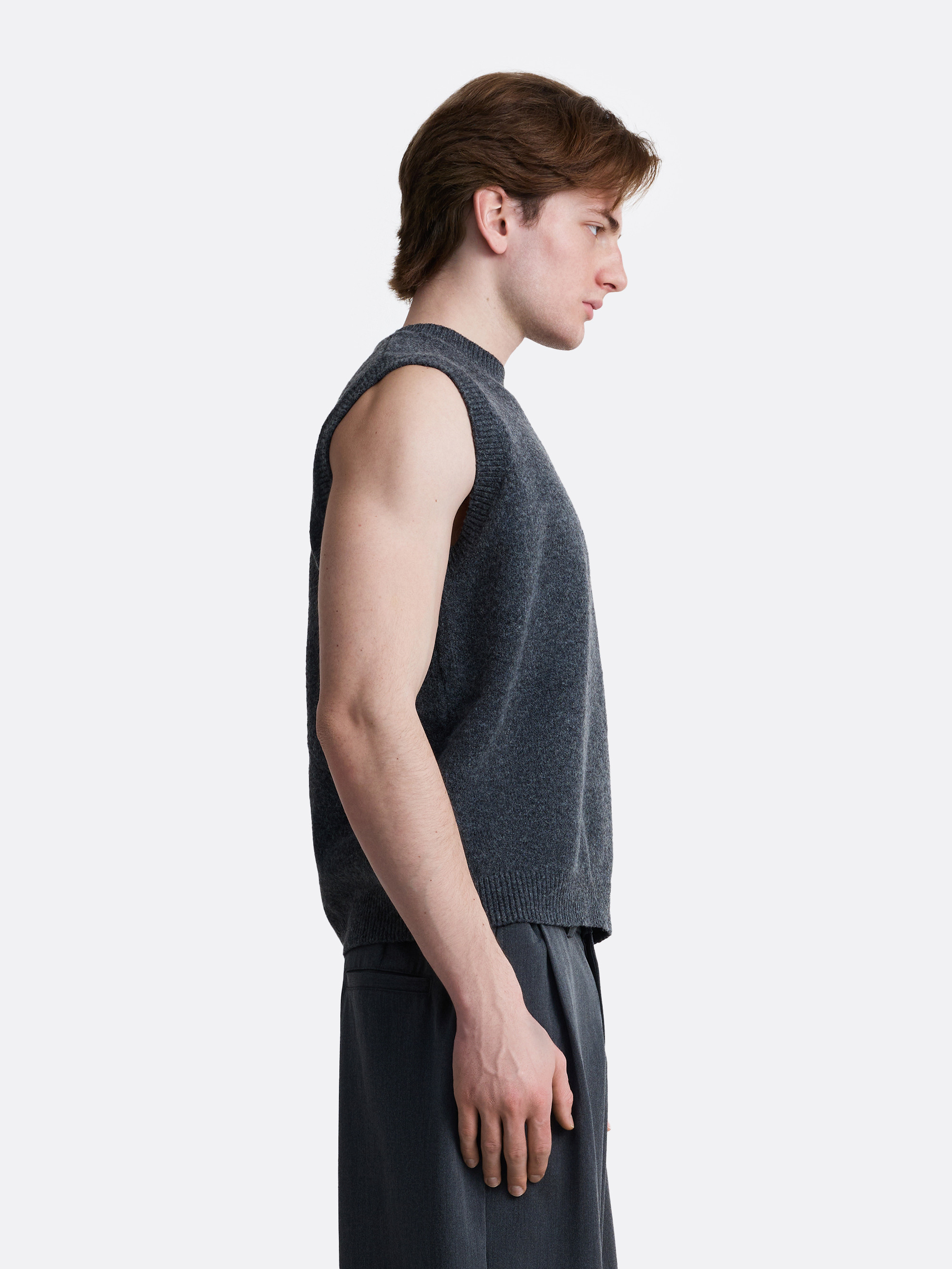 ​Вязаный жилет