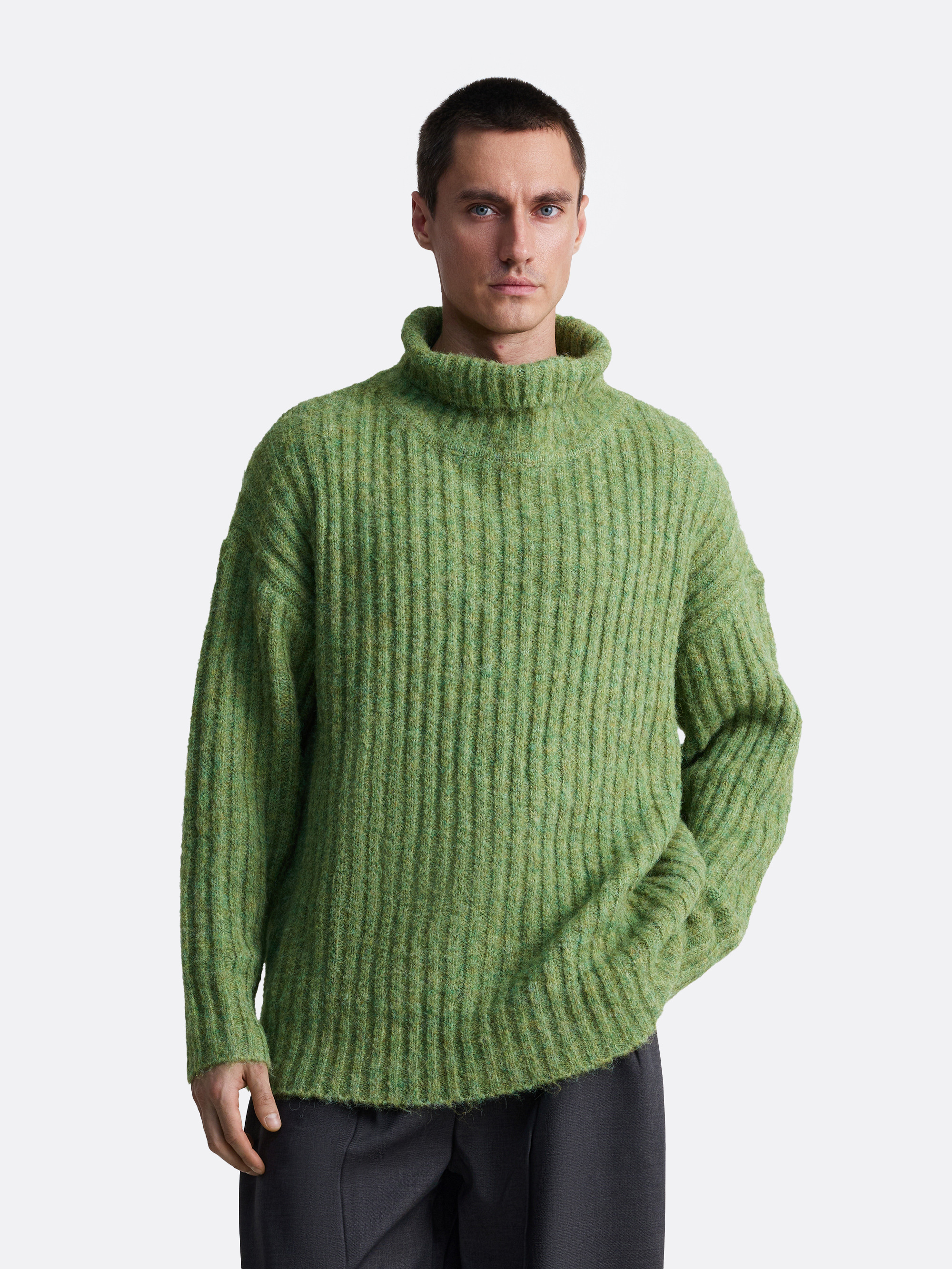 ​Свитер с воротником стойкой