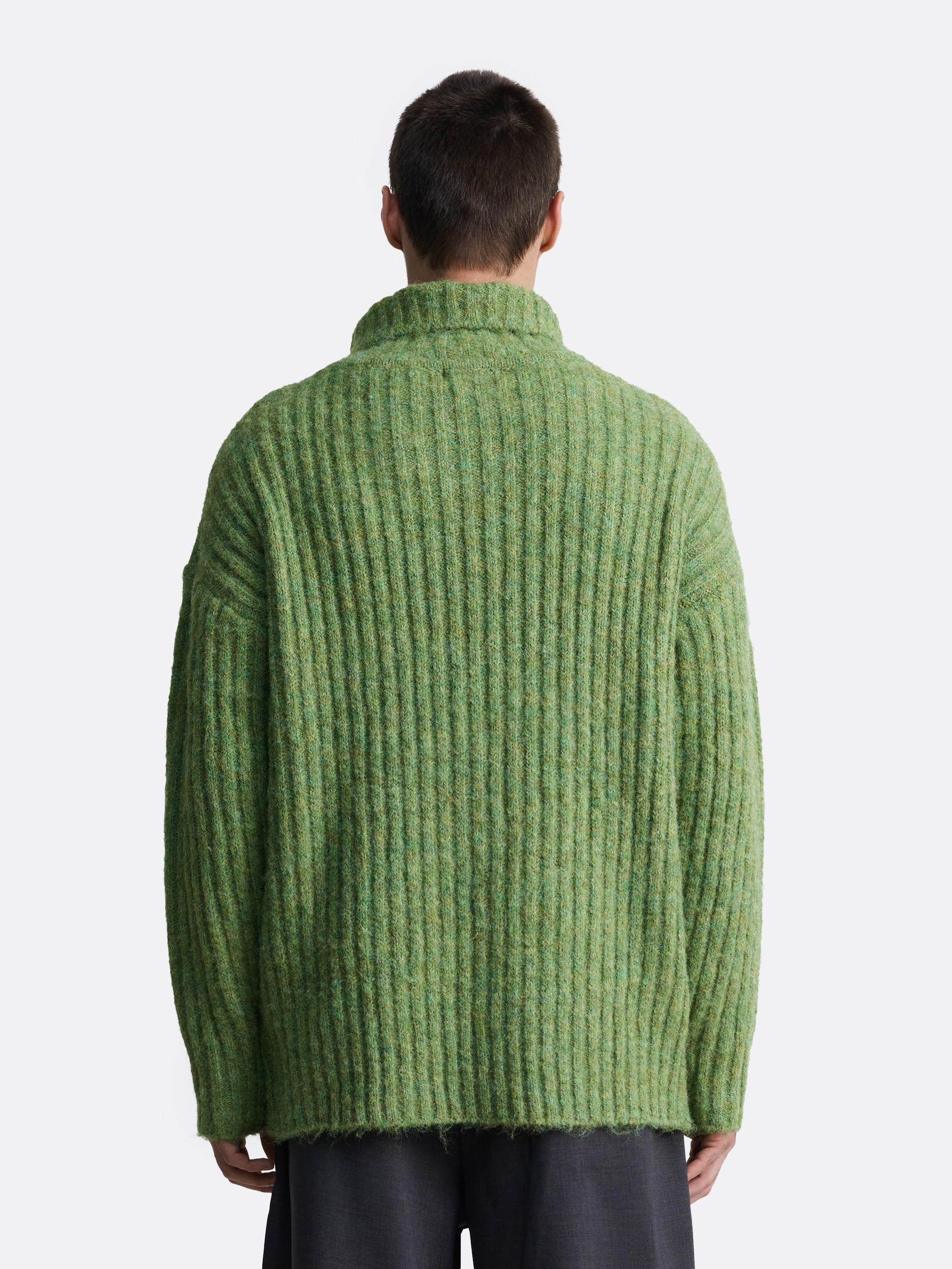 ​Свитер с воротником стойкой