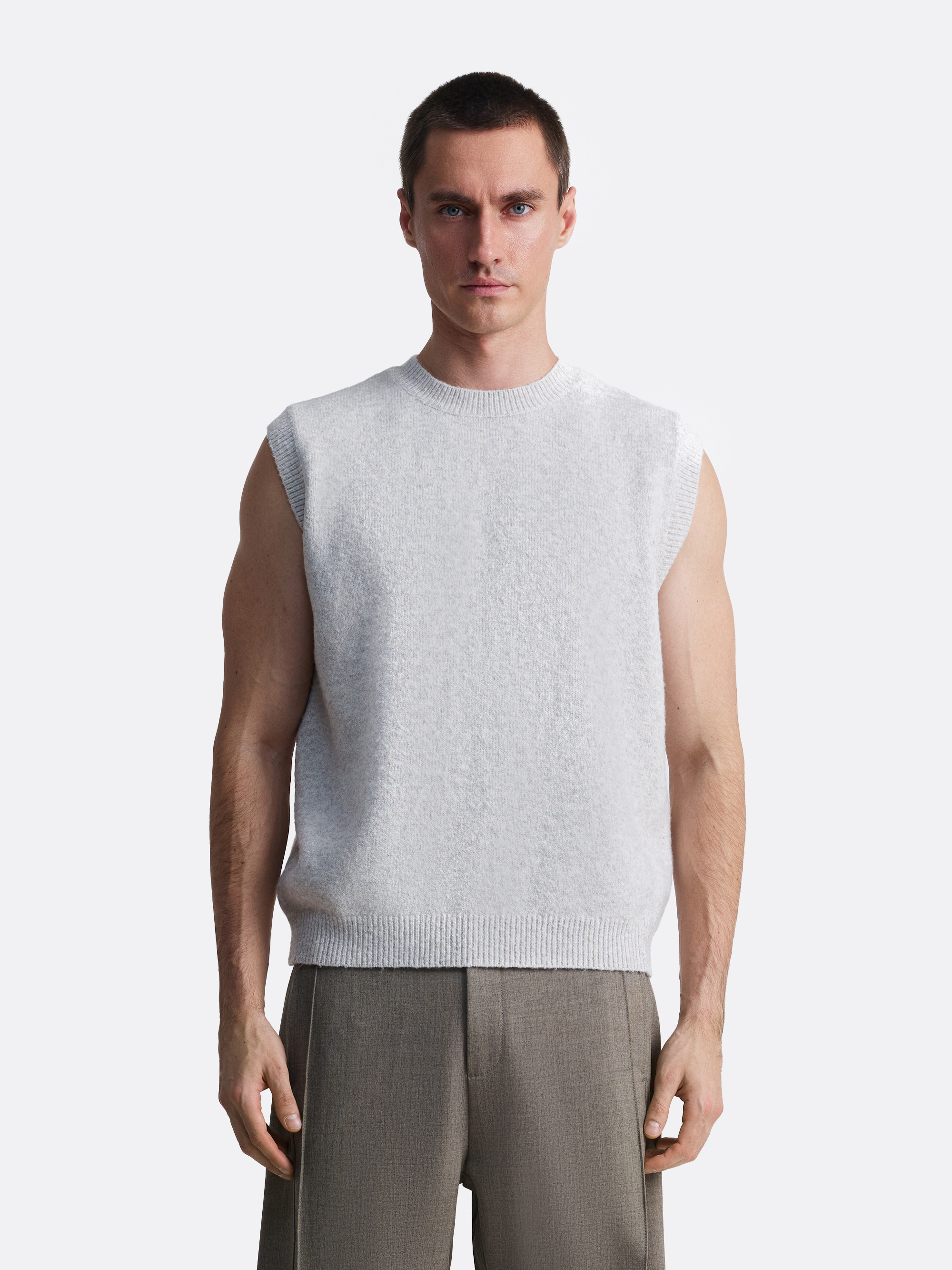 ​Вязаный жилет