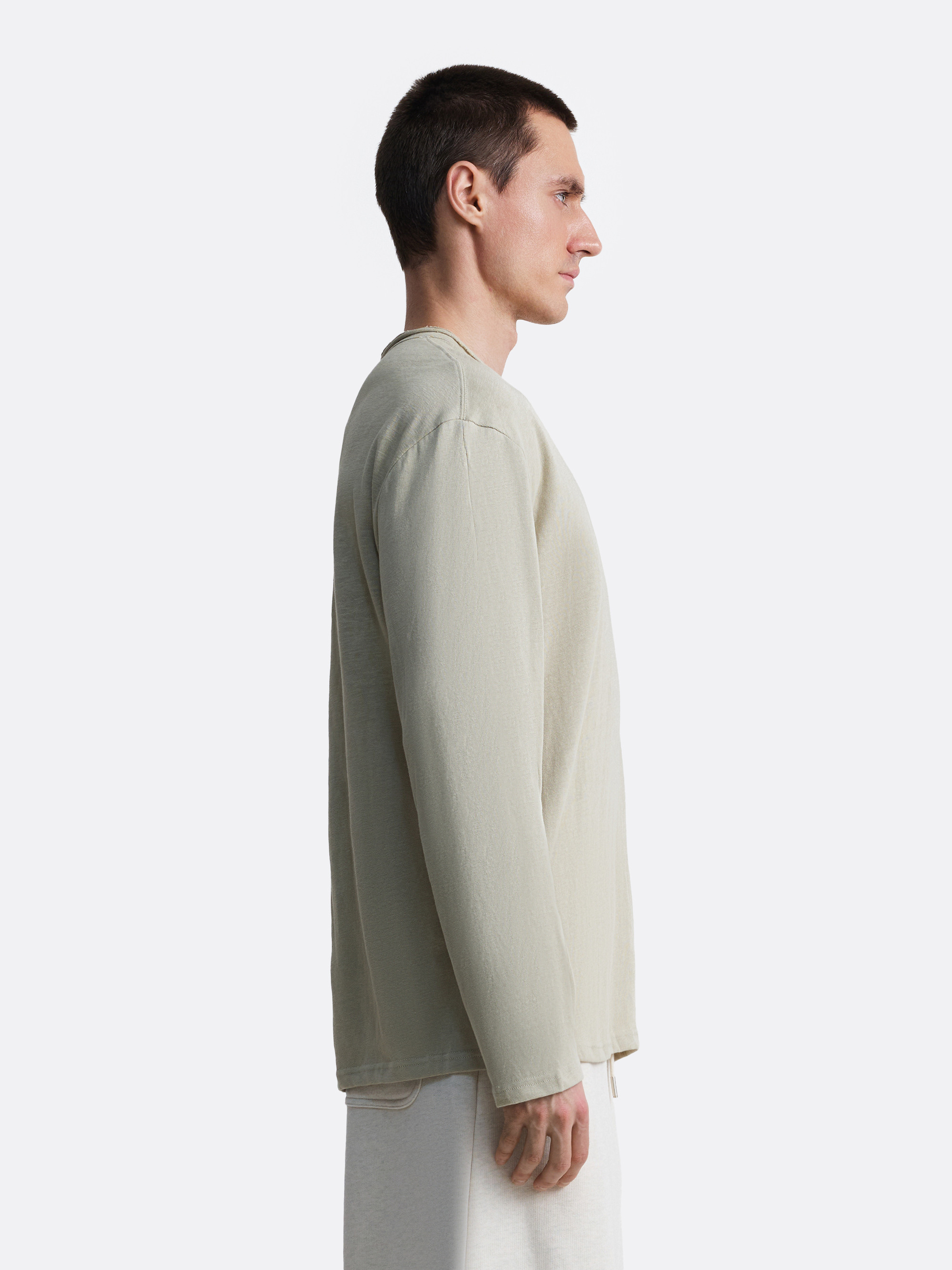 ​Лонгслив с вырезом