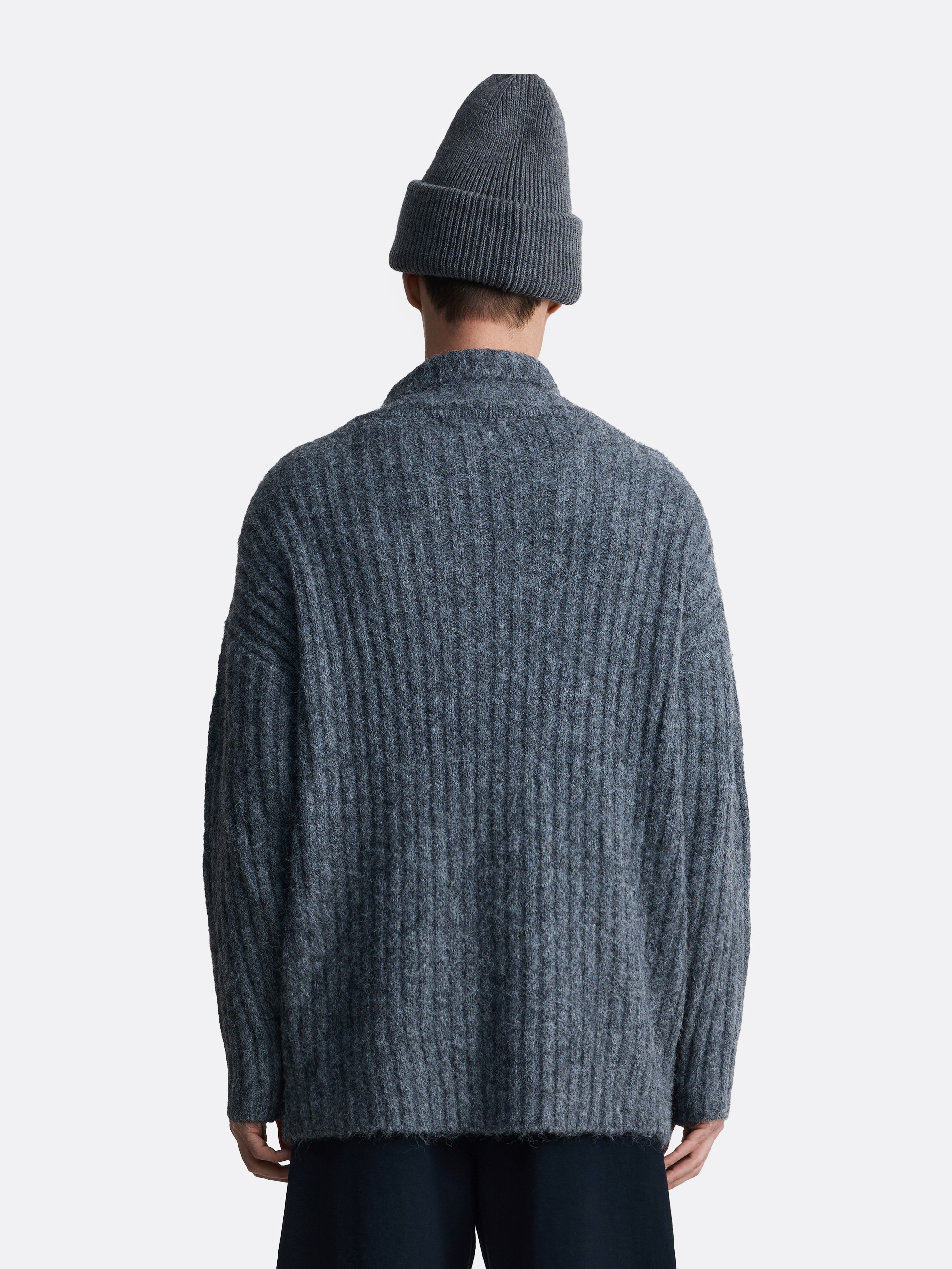 ​Свитер с воротником стойкой