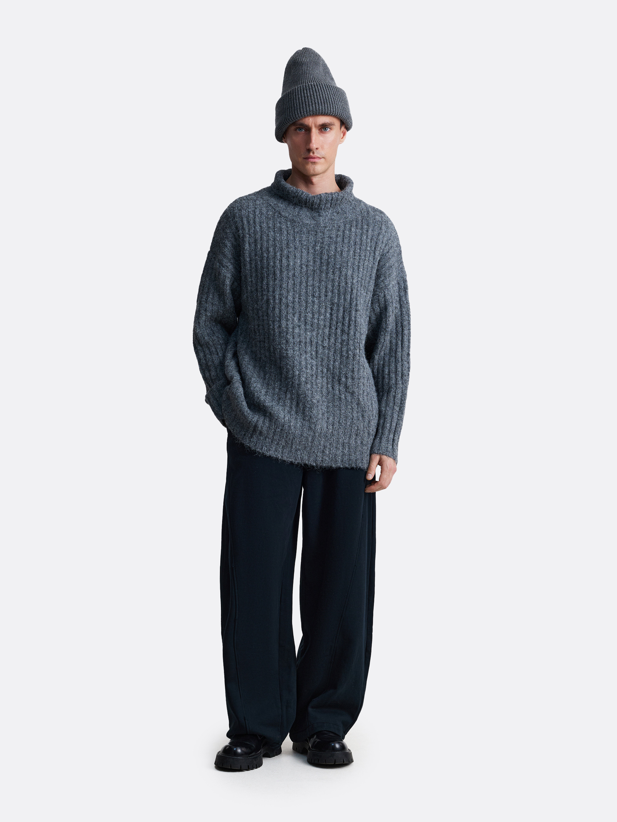 ​Свитер с воротником стойкой