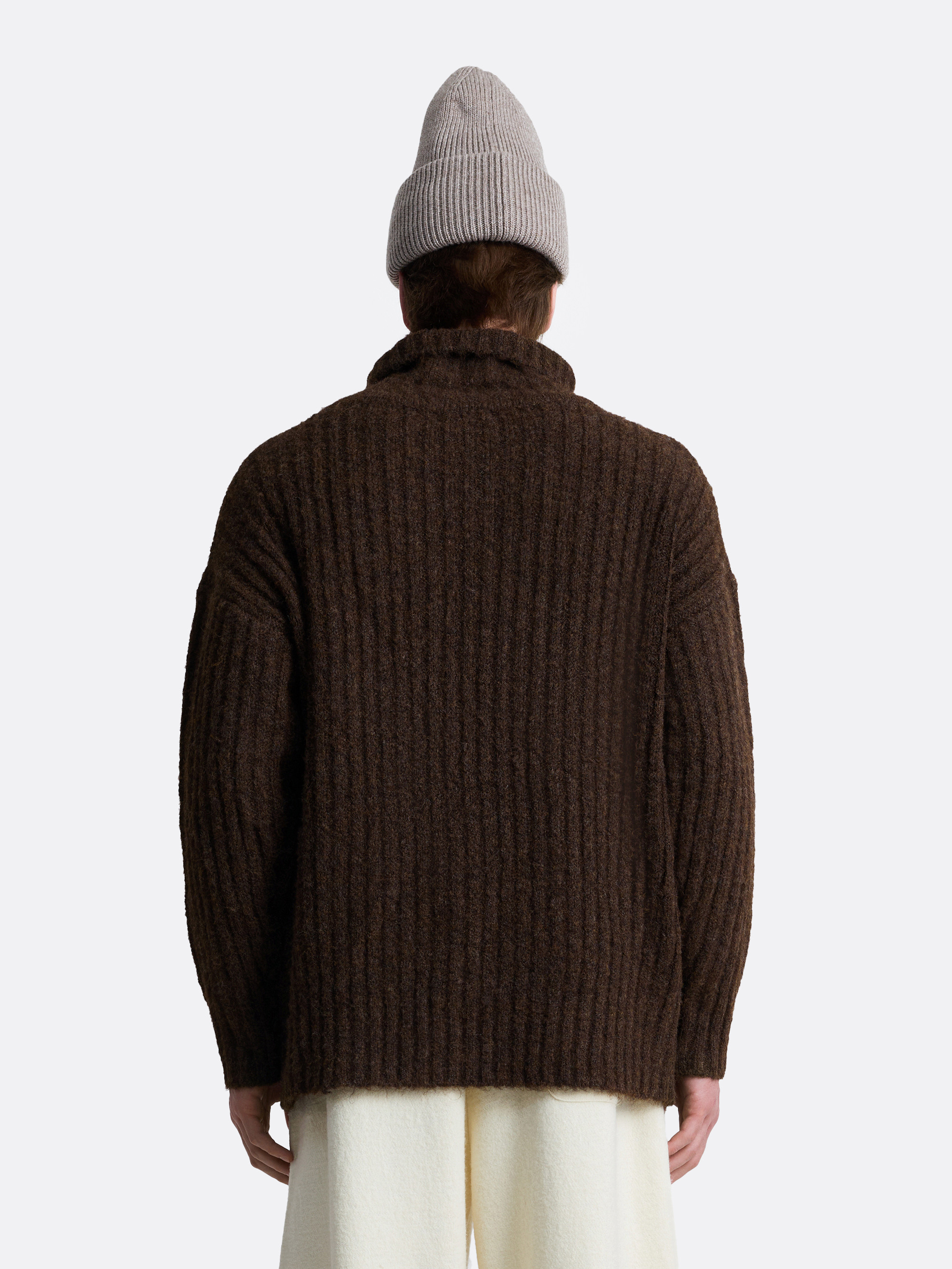 ​Свитер с воротником стойкой