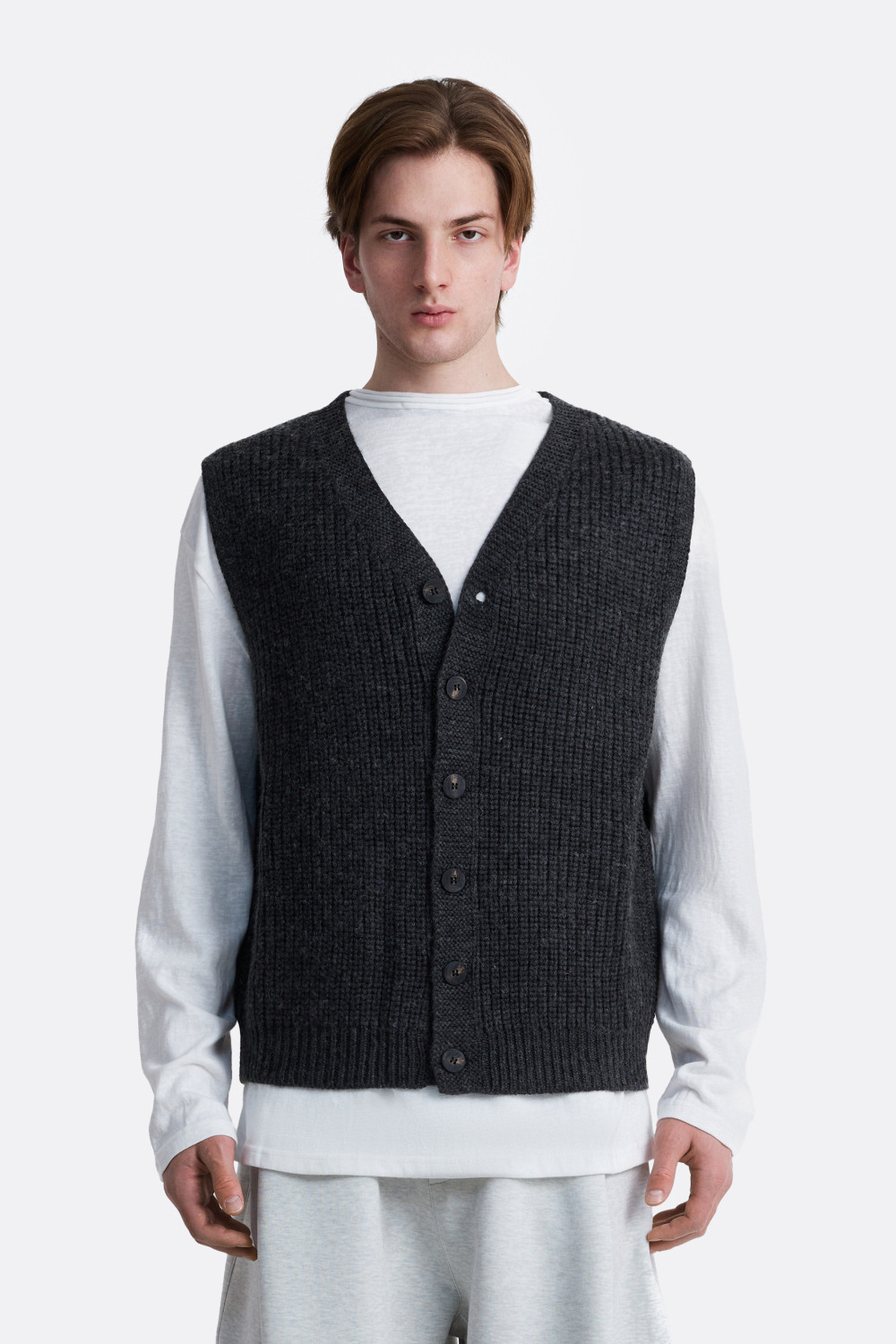 ​Вязаный жилет на пуговицах