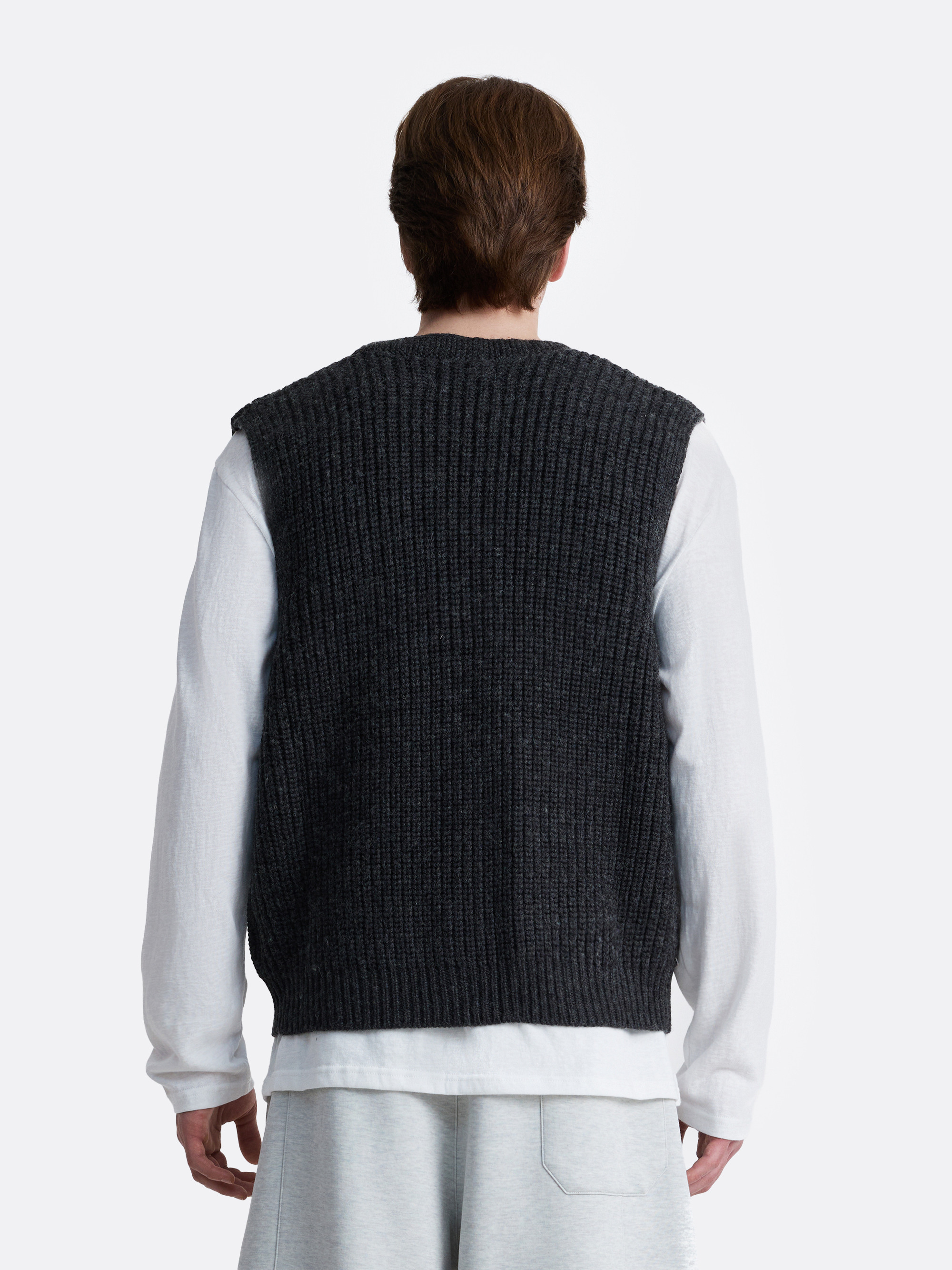 ​Вязаный жилет на пуговицах