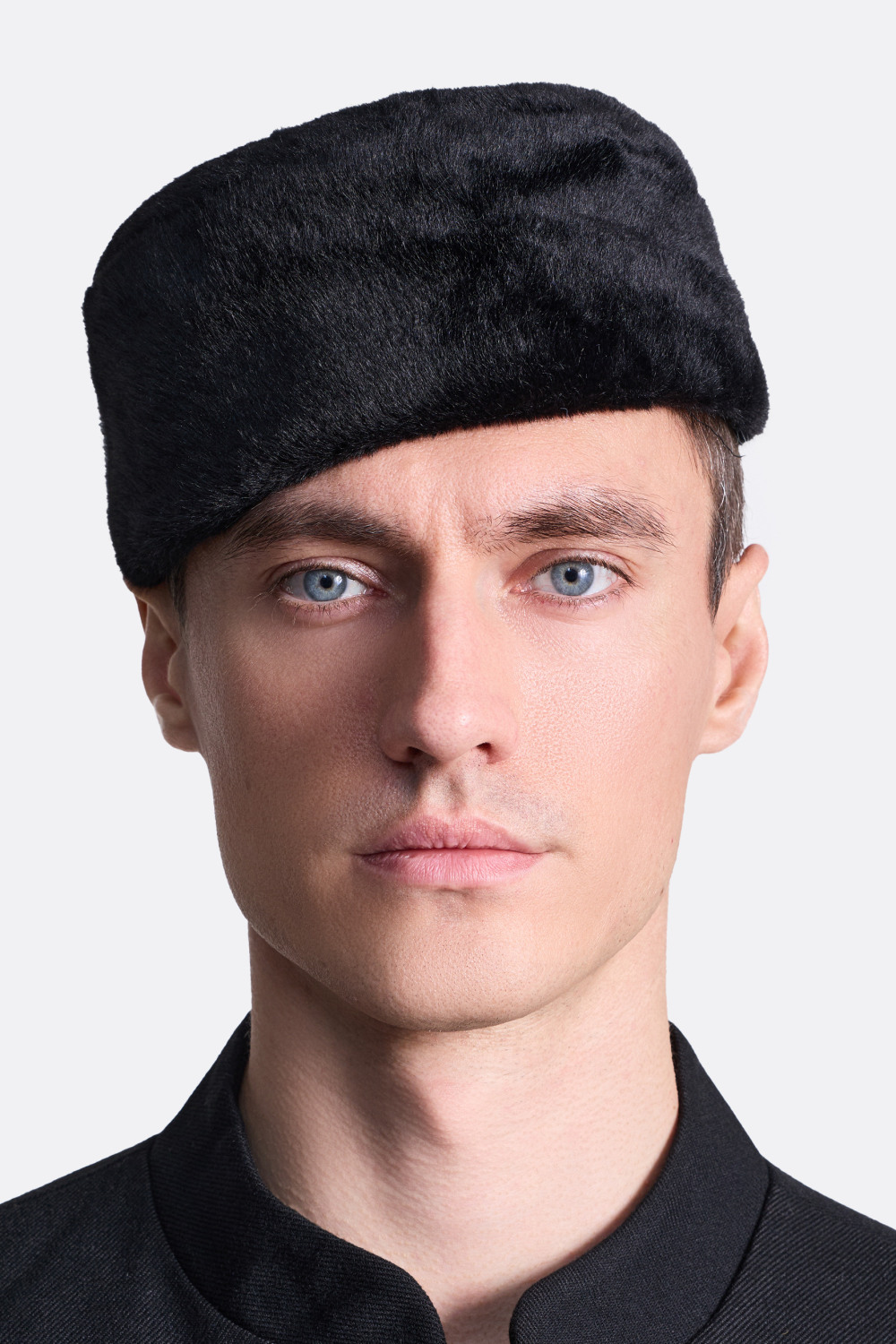 ​Меховая шапка-таблетка