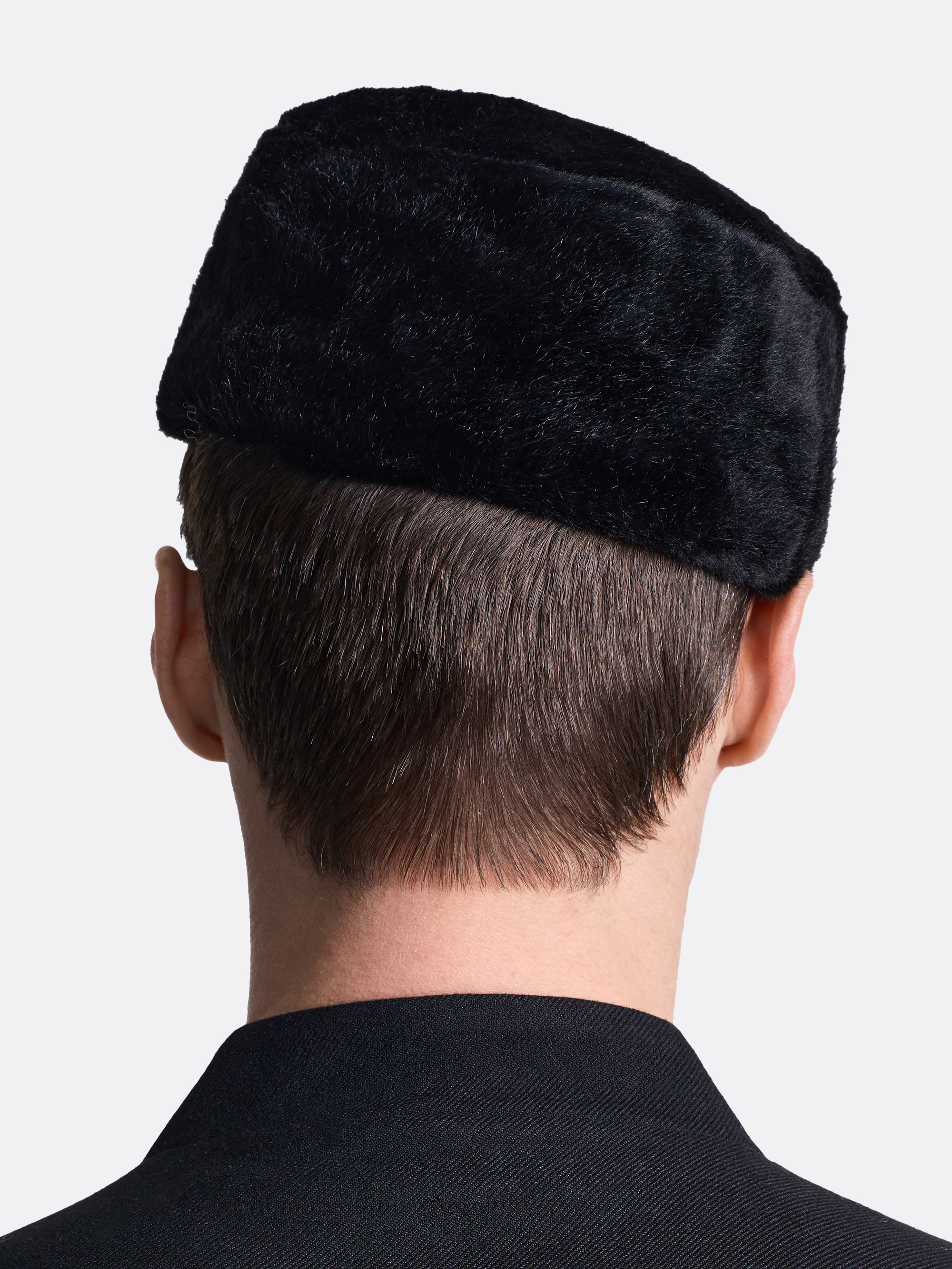 ​Меховая шапка-таблетка