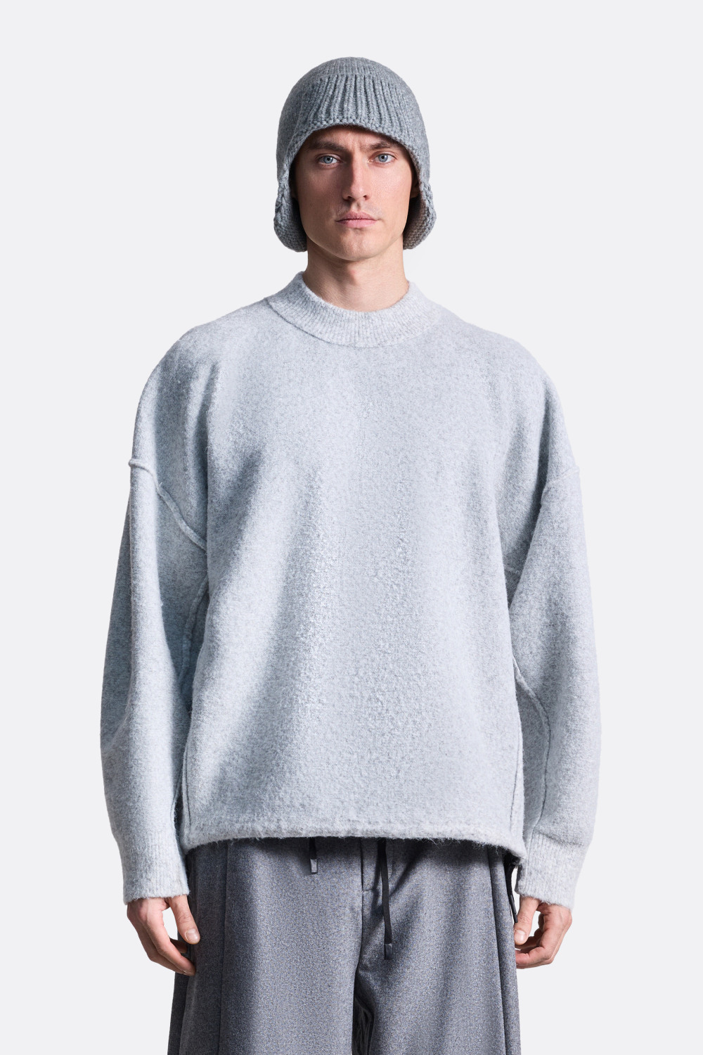 ​Свитер с фактурными швами