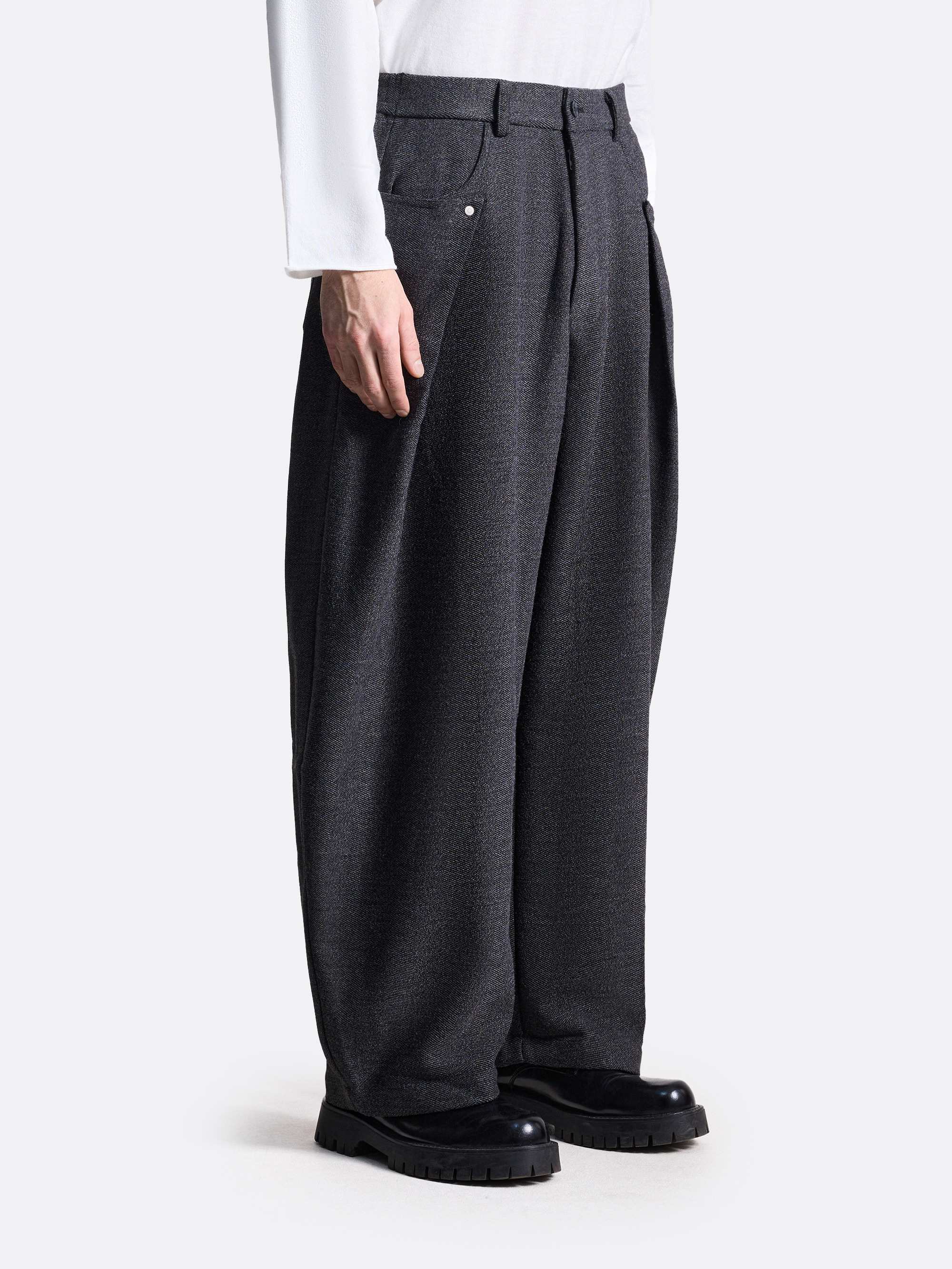 ​Брюки с защипами