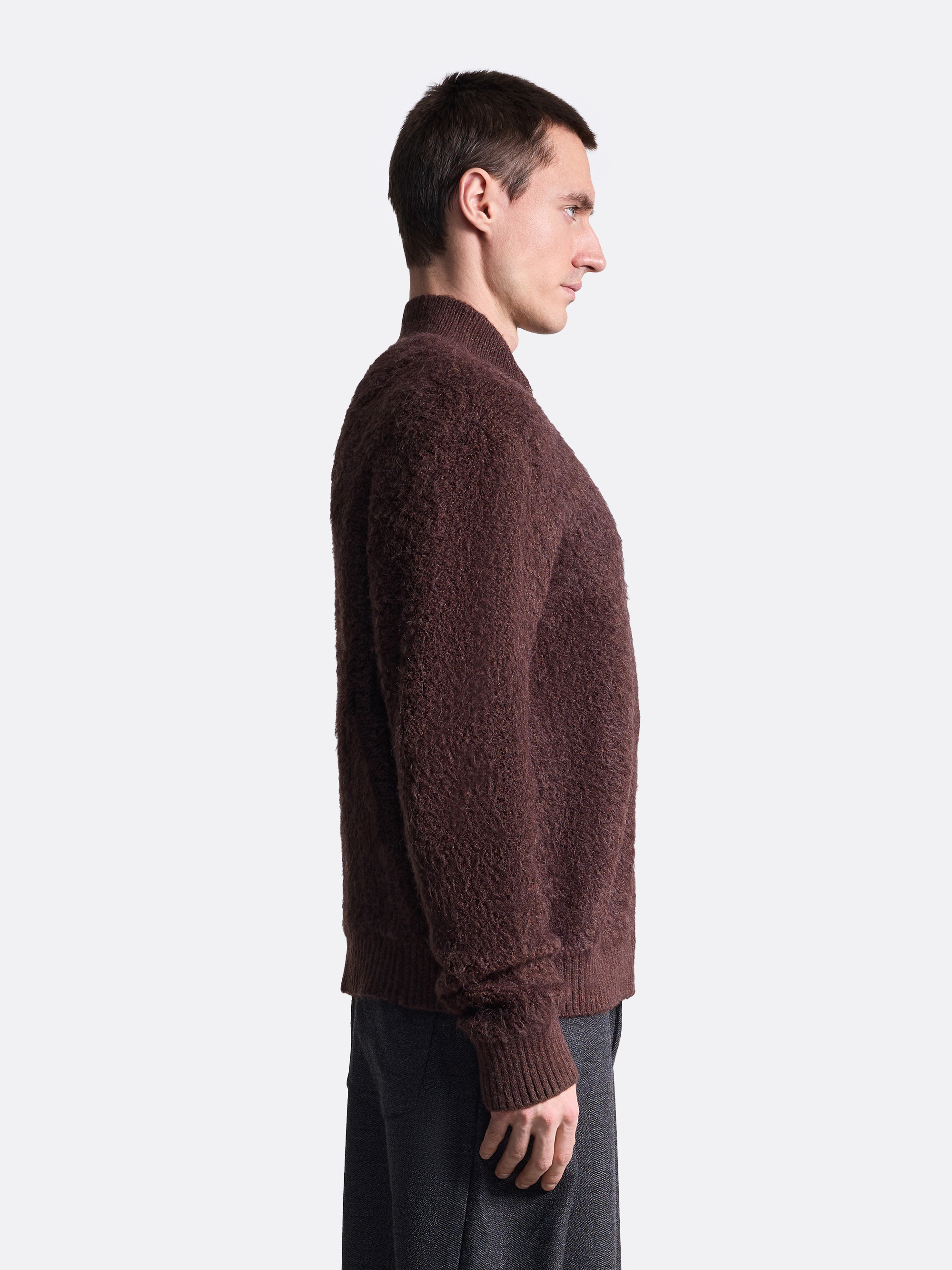 Пушистый свитер на молнии