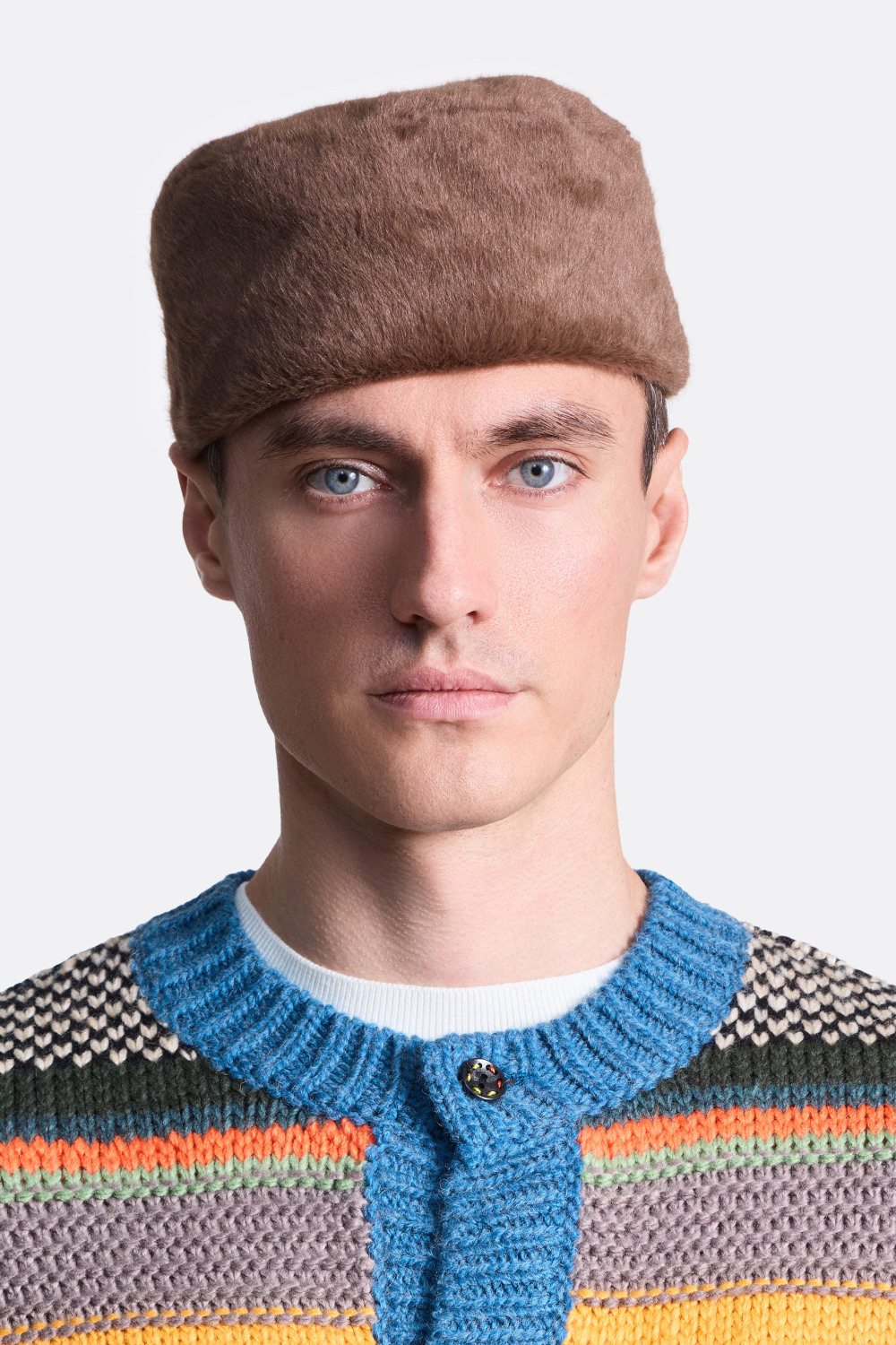 ​Меховая шапка-таблетка