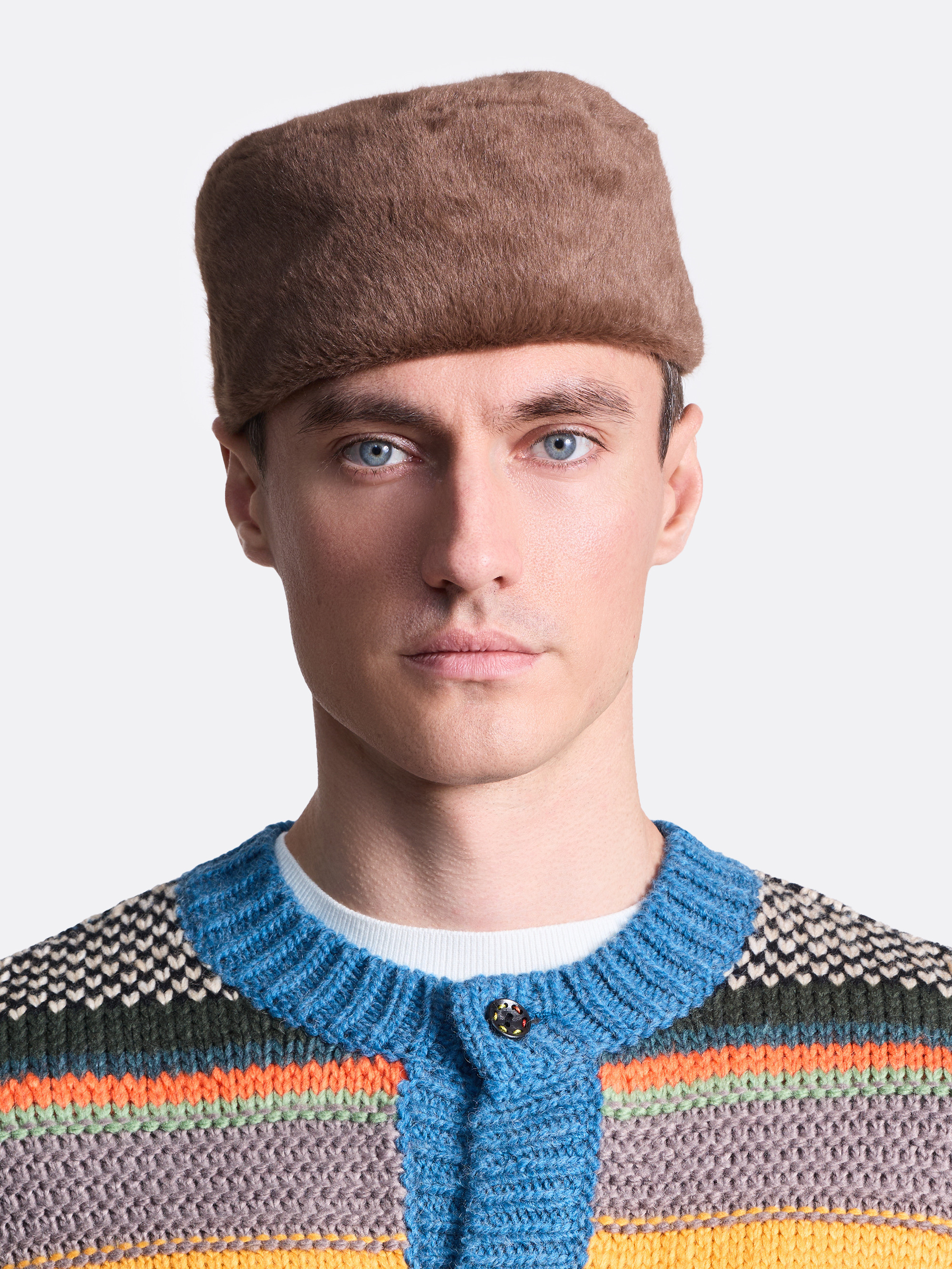 ​Меховая шапка-таблетка