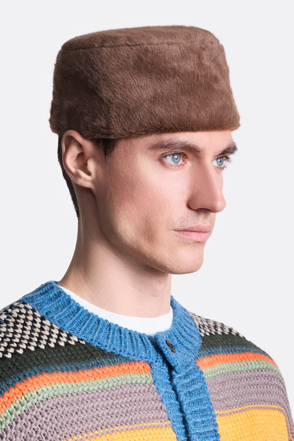 ​Меховая шапка-таблетка