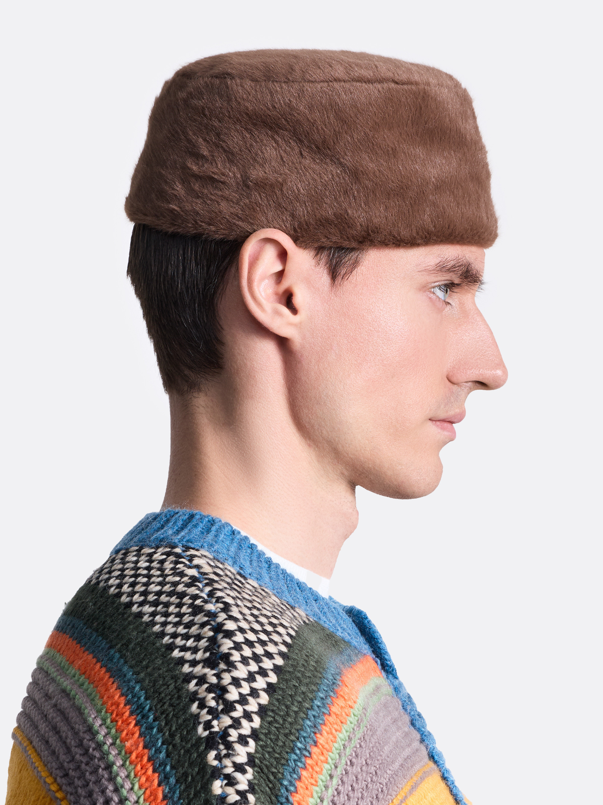 ​Меховая шапка-таблетка