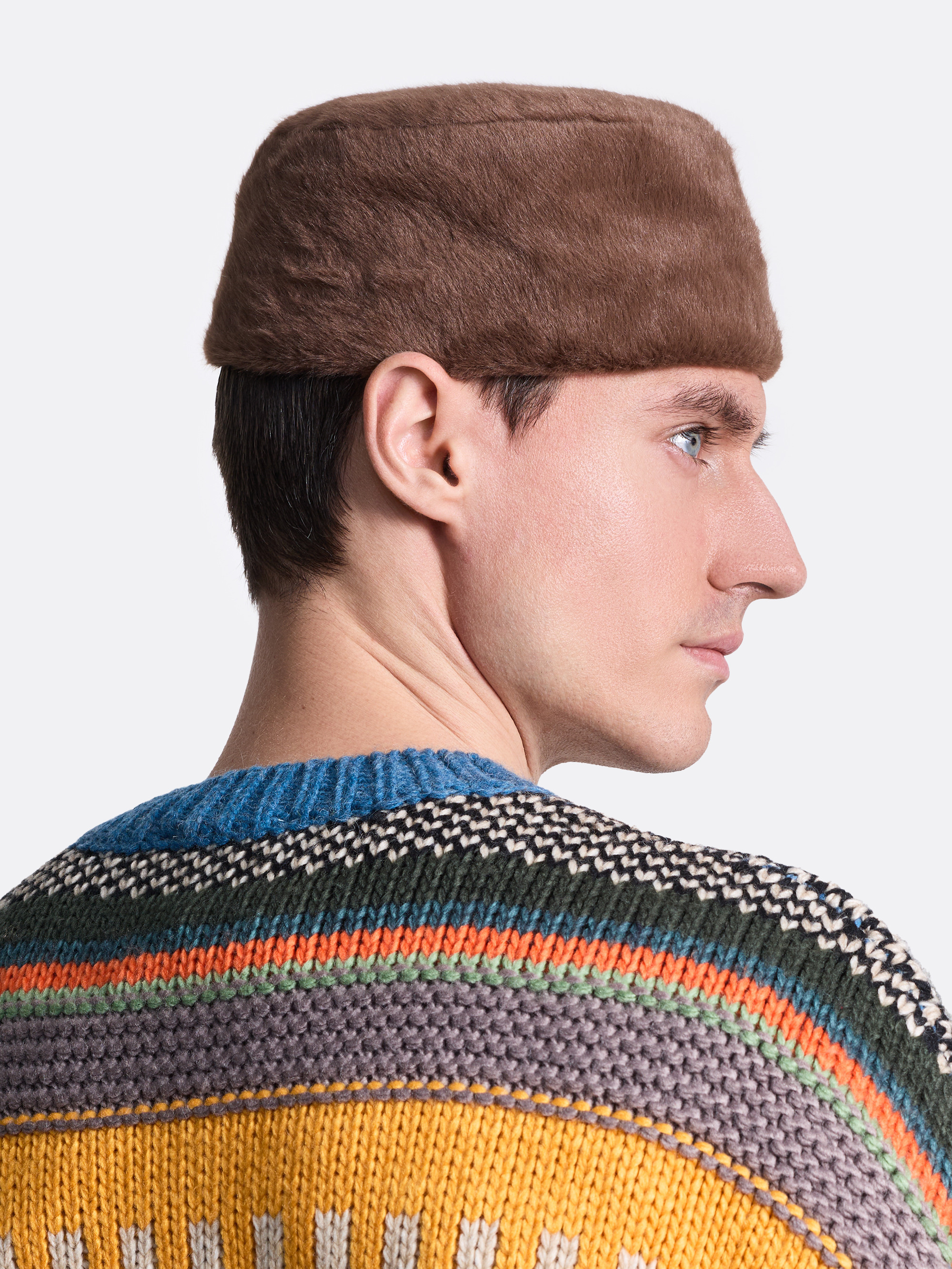 ​Меховая шапка-таблетка