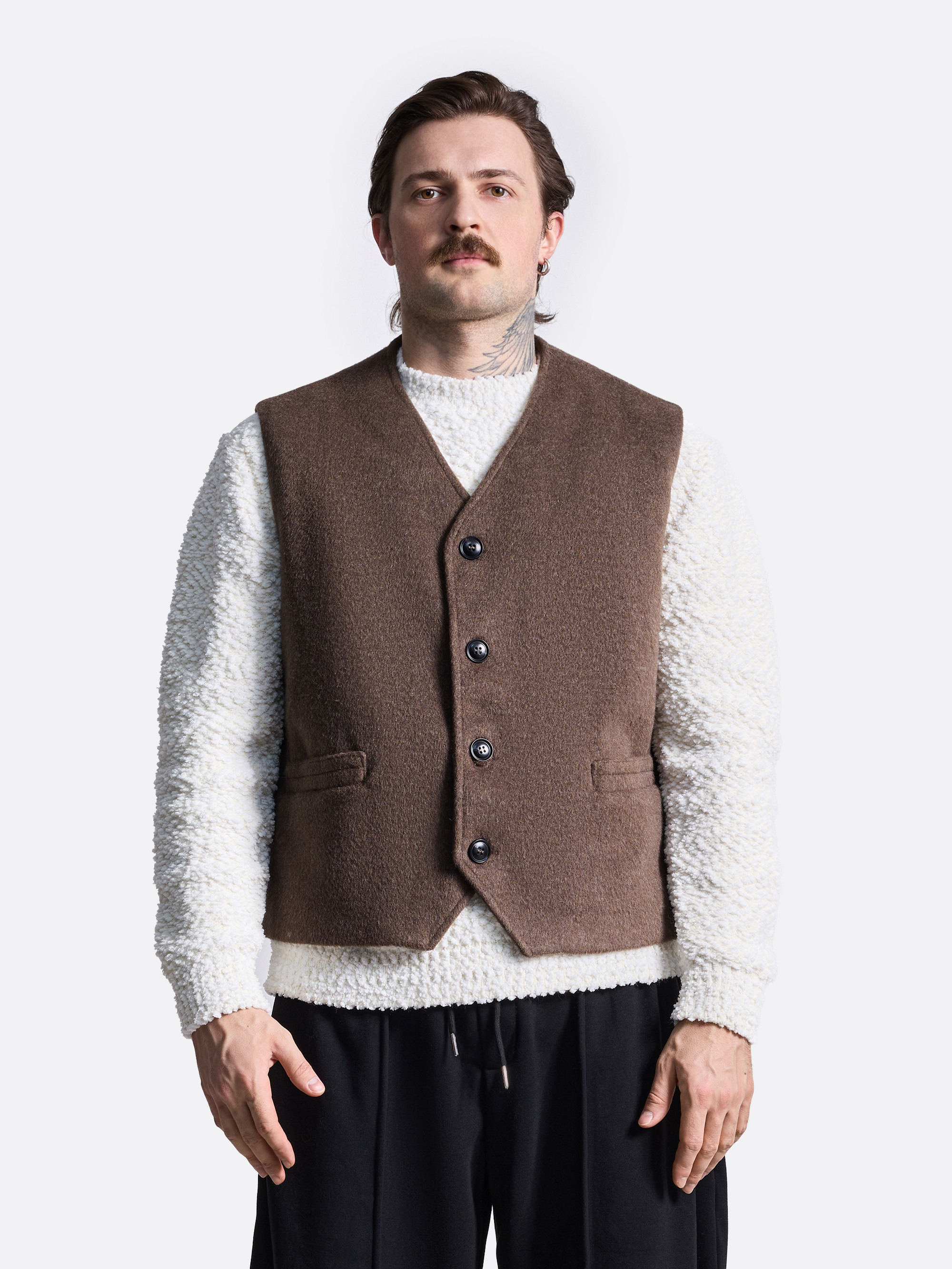 Жилет на пуговицах