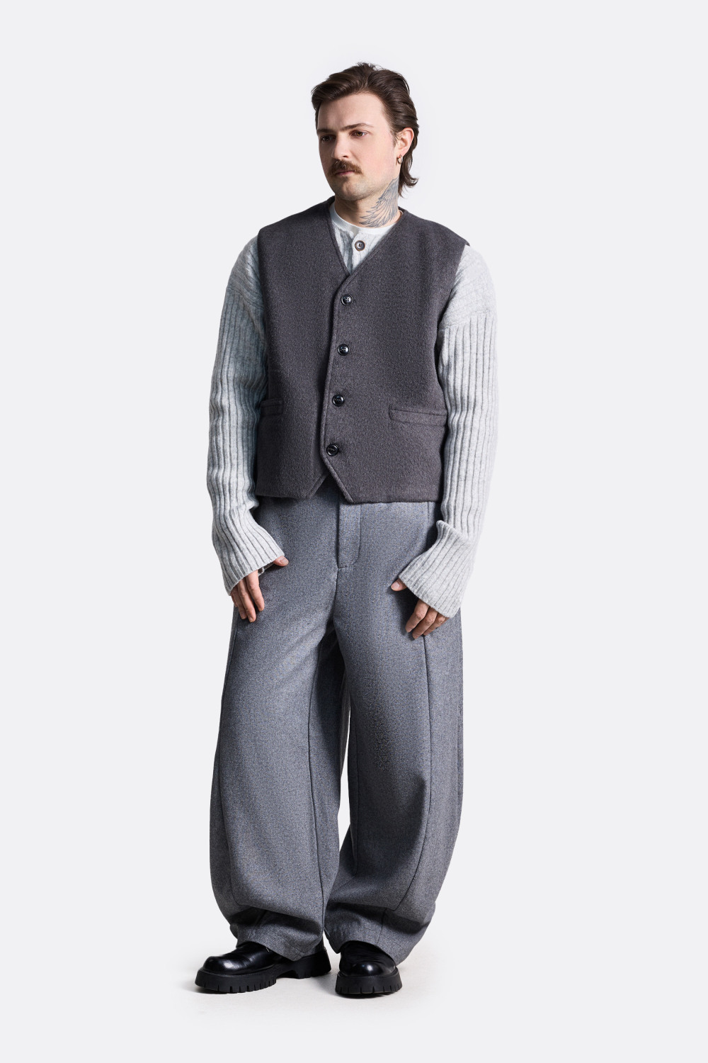 Жилет на пуговицах