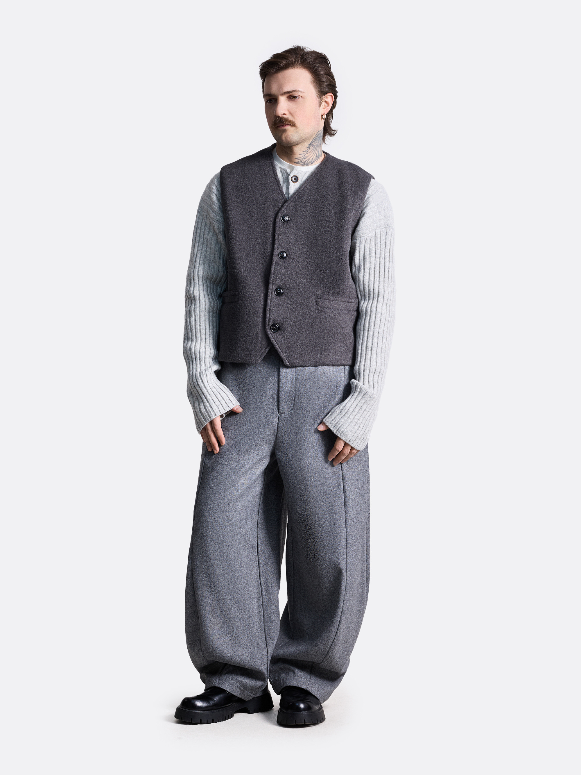 Жилет на пуговицах