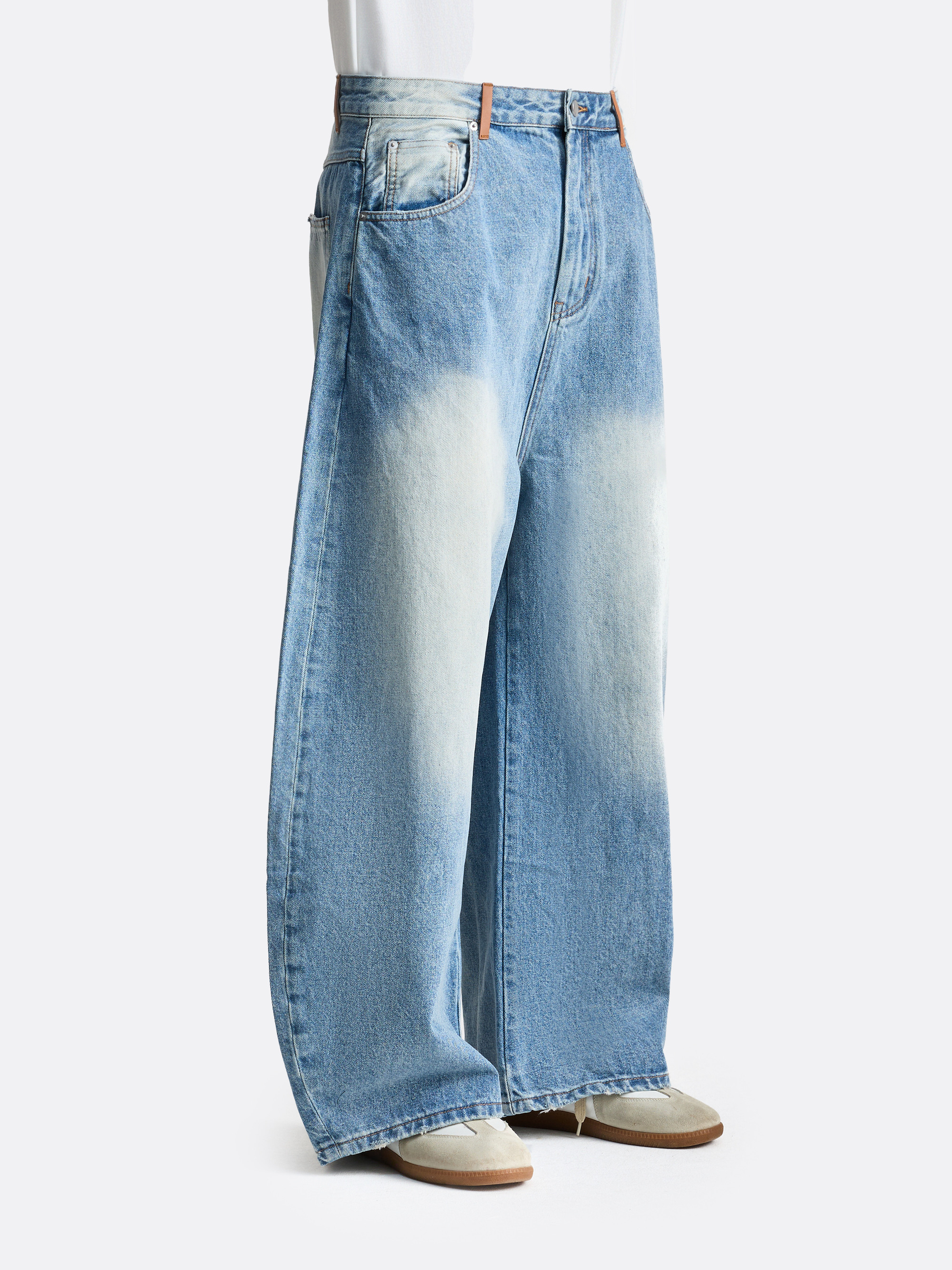 Джинсы с потертостями