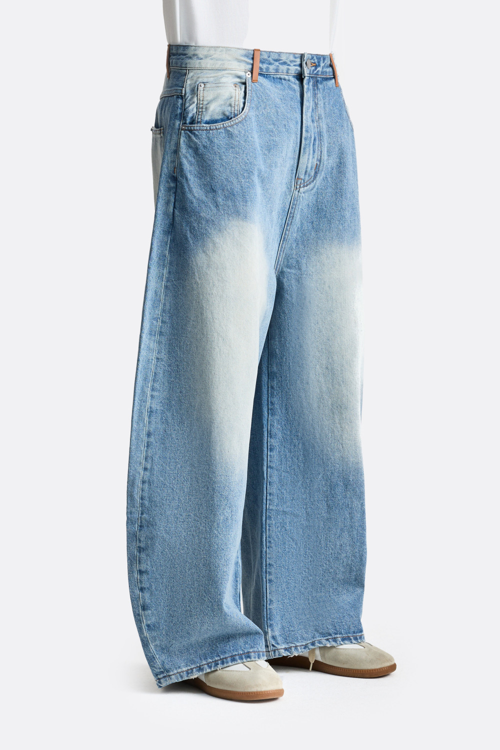 Джинсы с потертостями