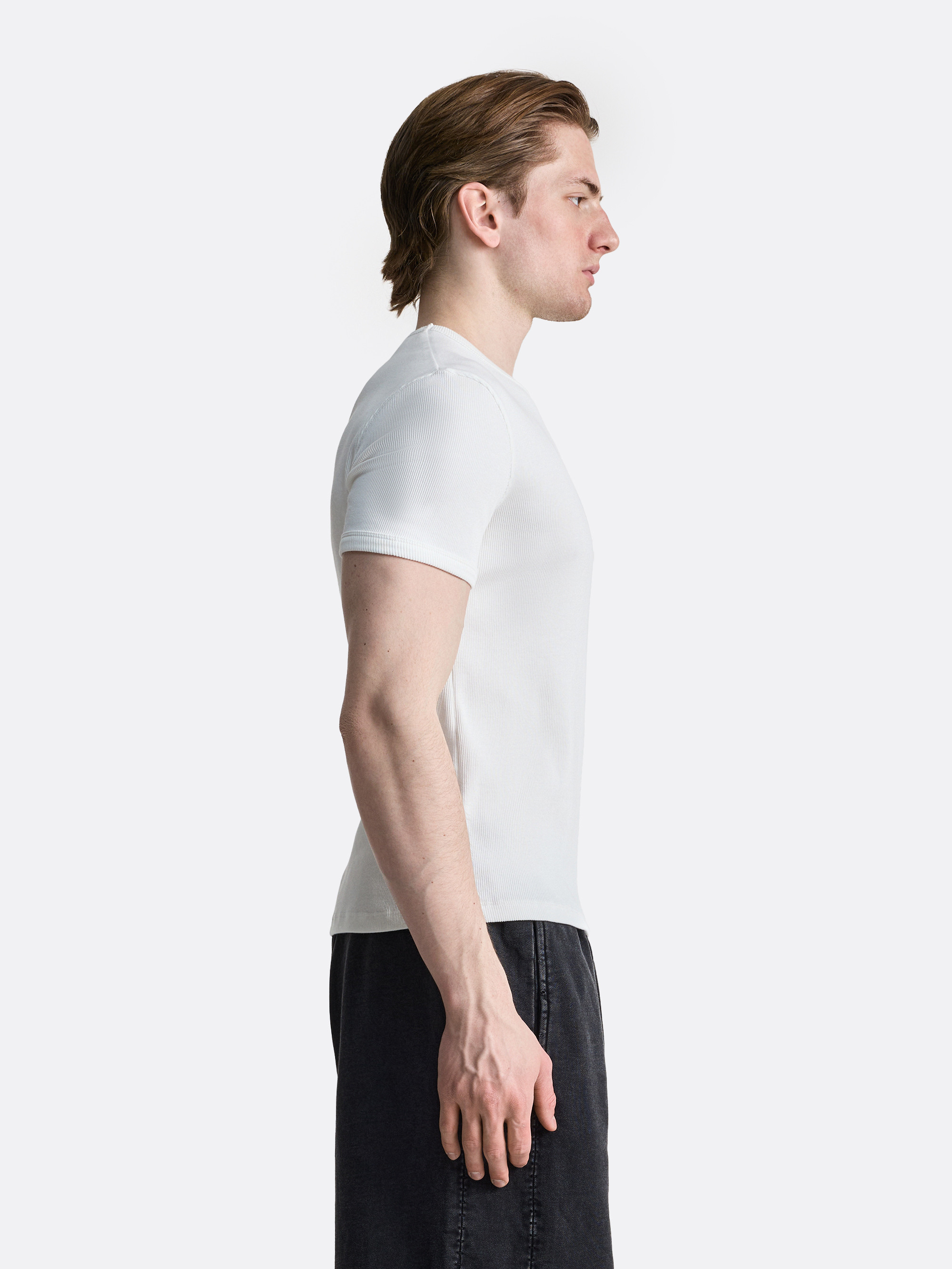 Футболка облегающего кроя