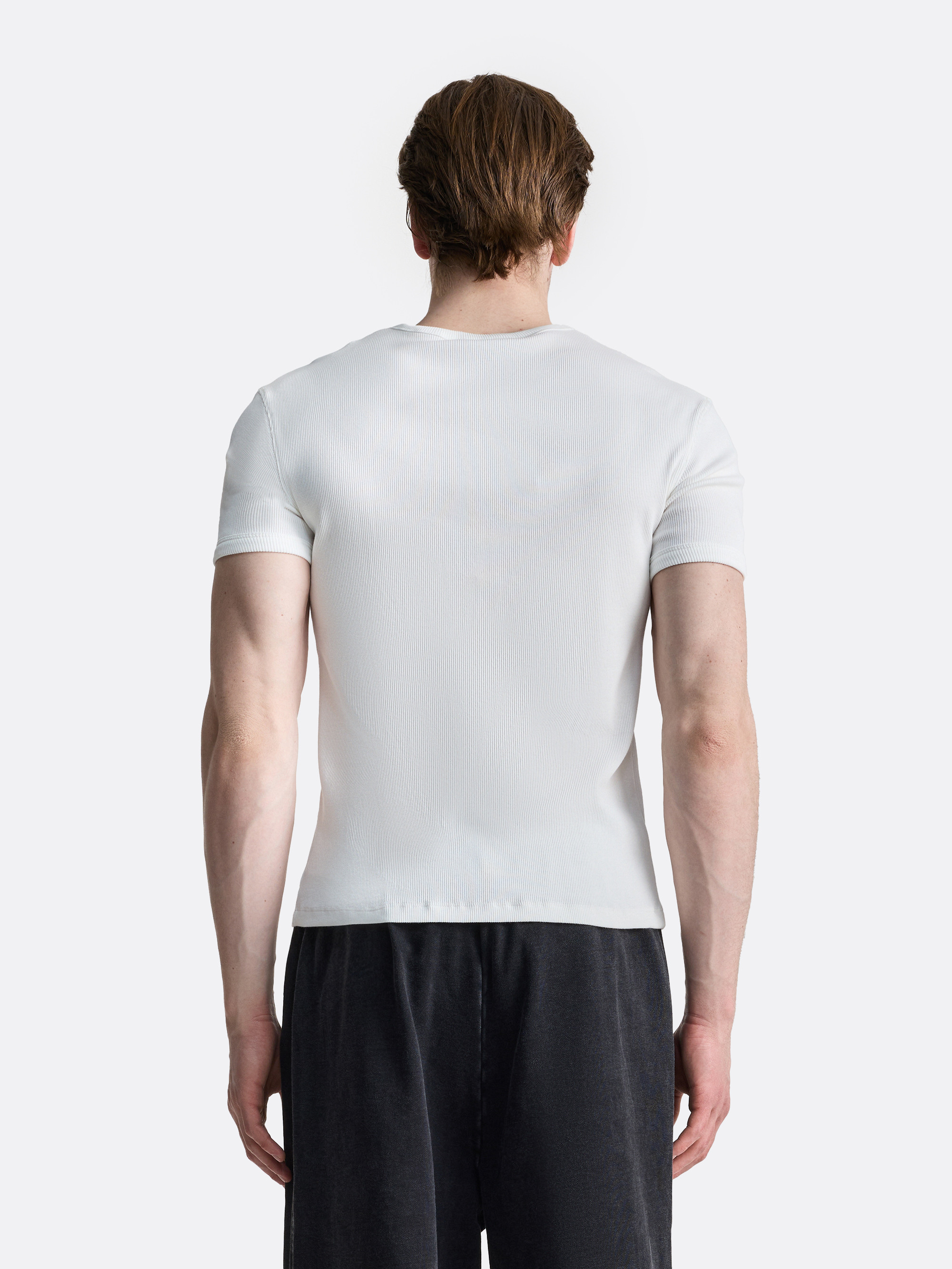 Футболка облегающего кроя