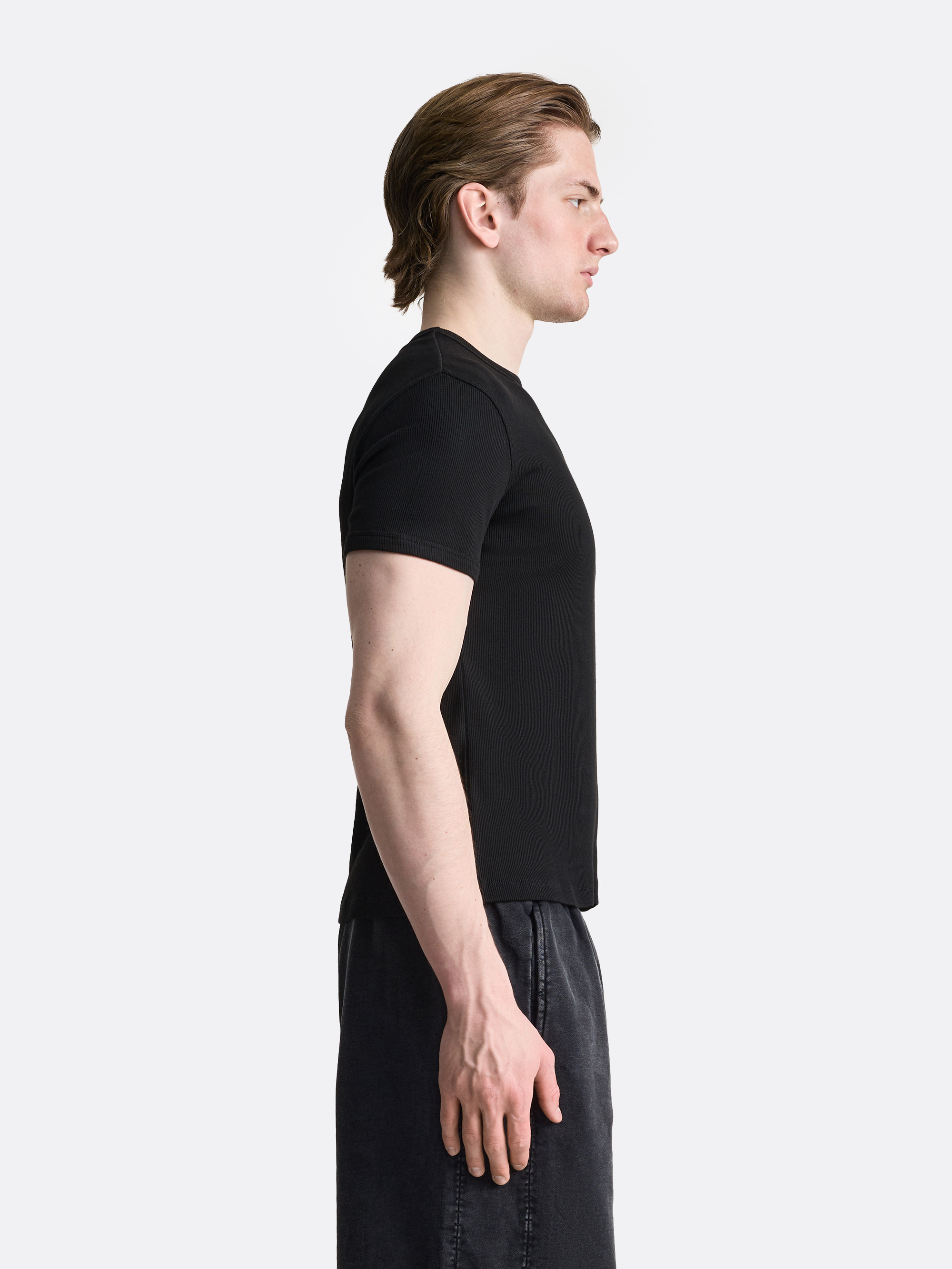 Футболка облегающего кроя