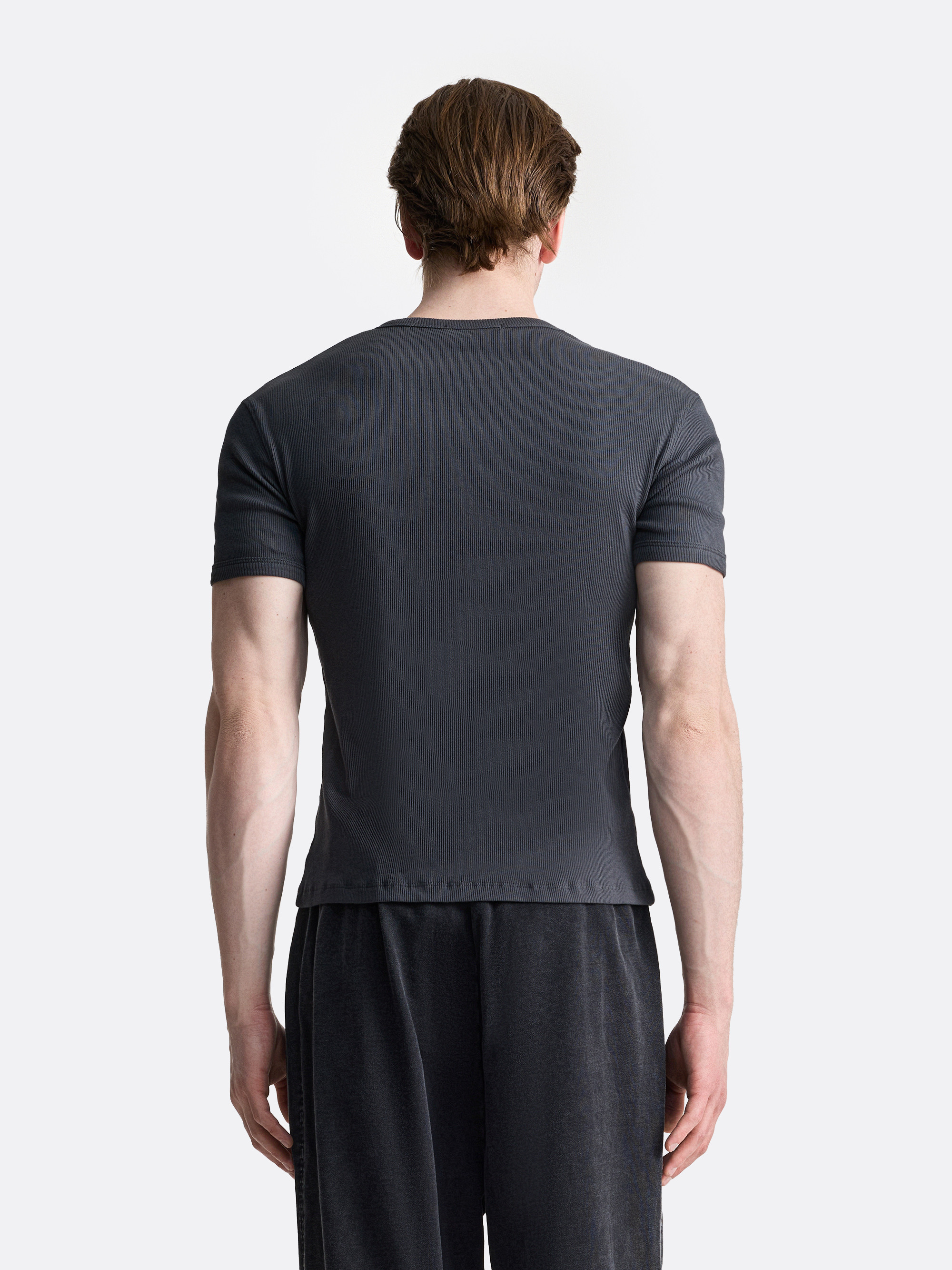 Футболка облегающего кроя