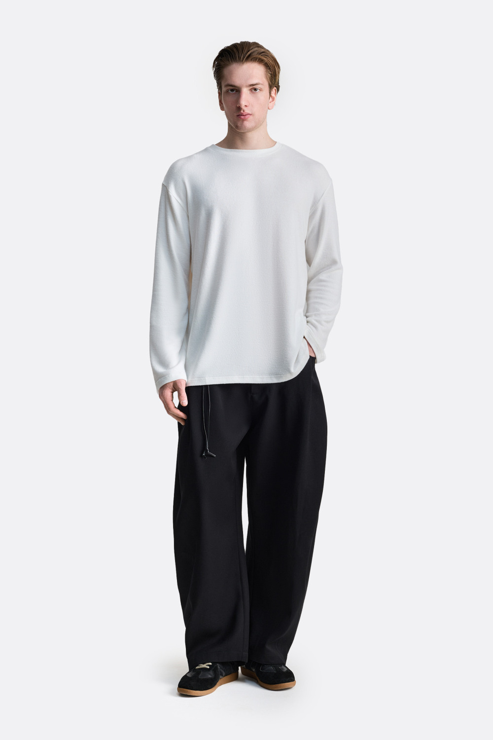 Лонгслив со спущенной линией плеча