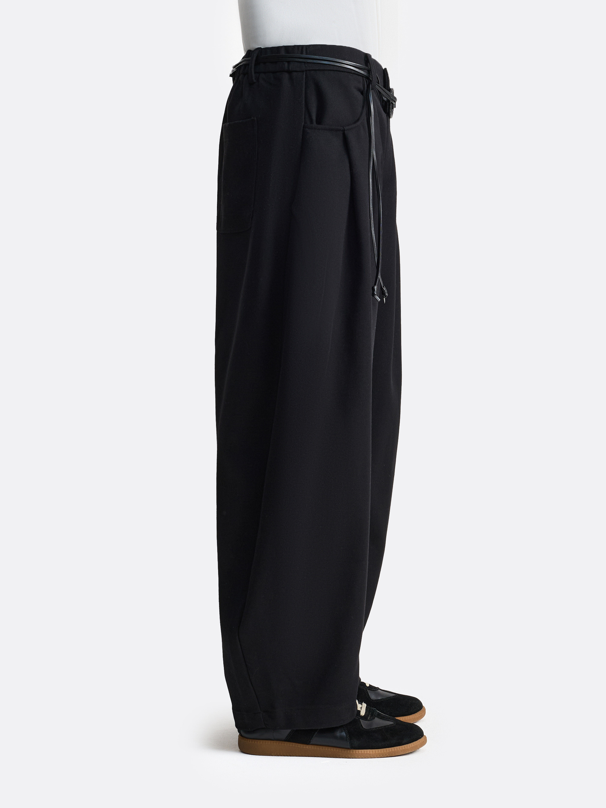 Брюки с декоративным поясом