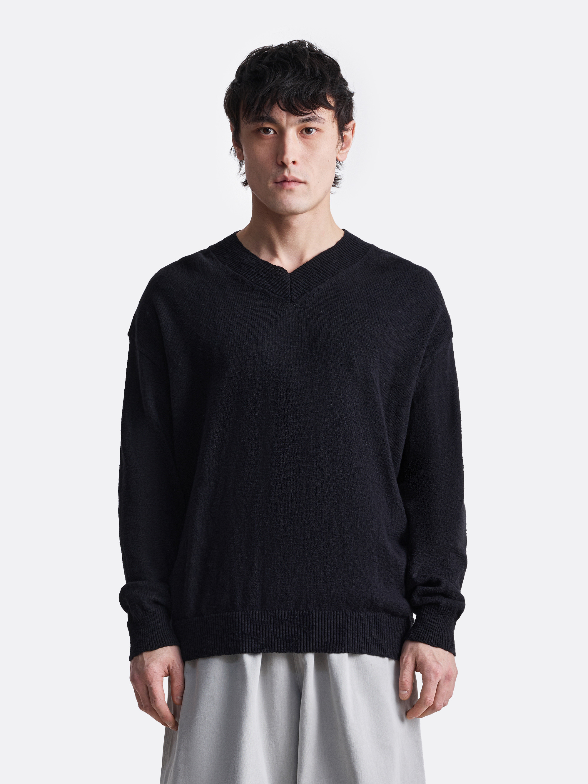 ​Свитер с V-образным вырезом