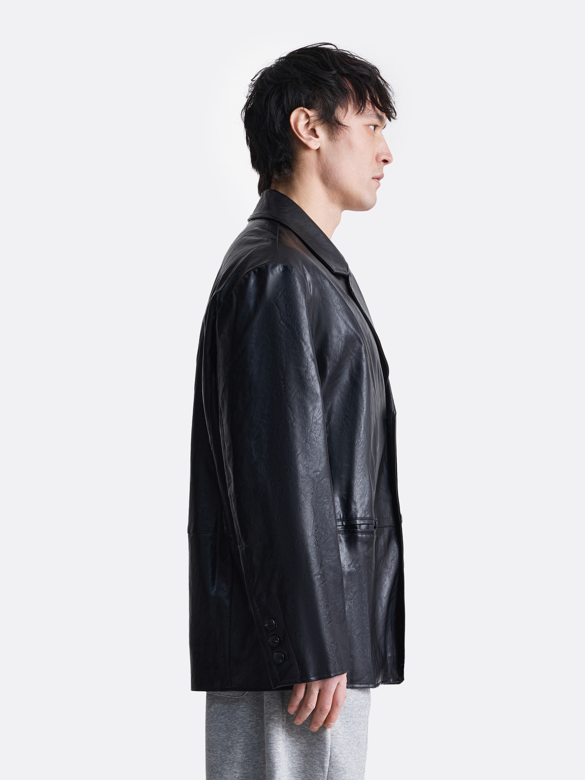 ​Пиджак из эко-кожи