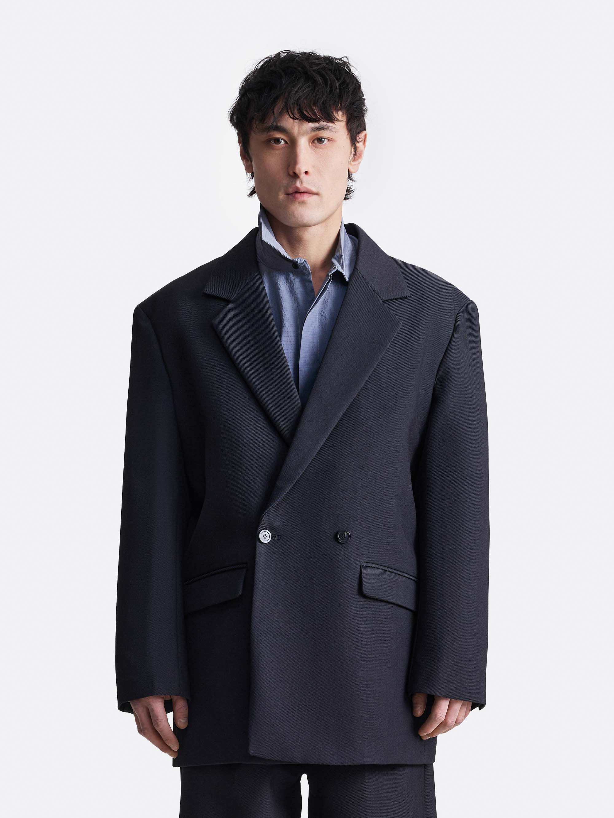 Двубортный пиджак прямого кроя