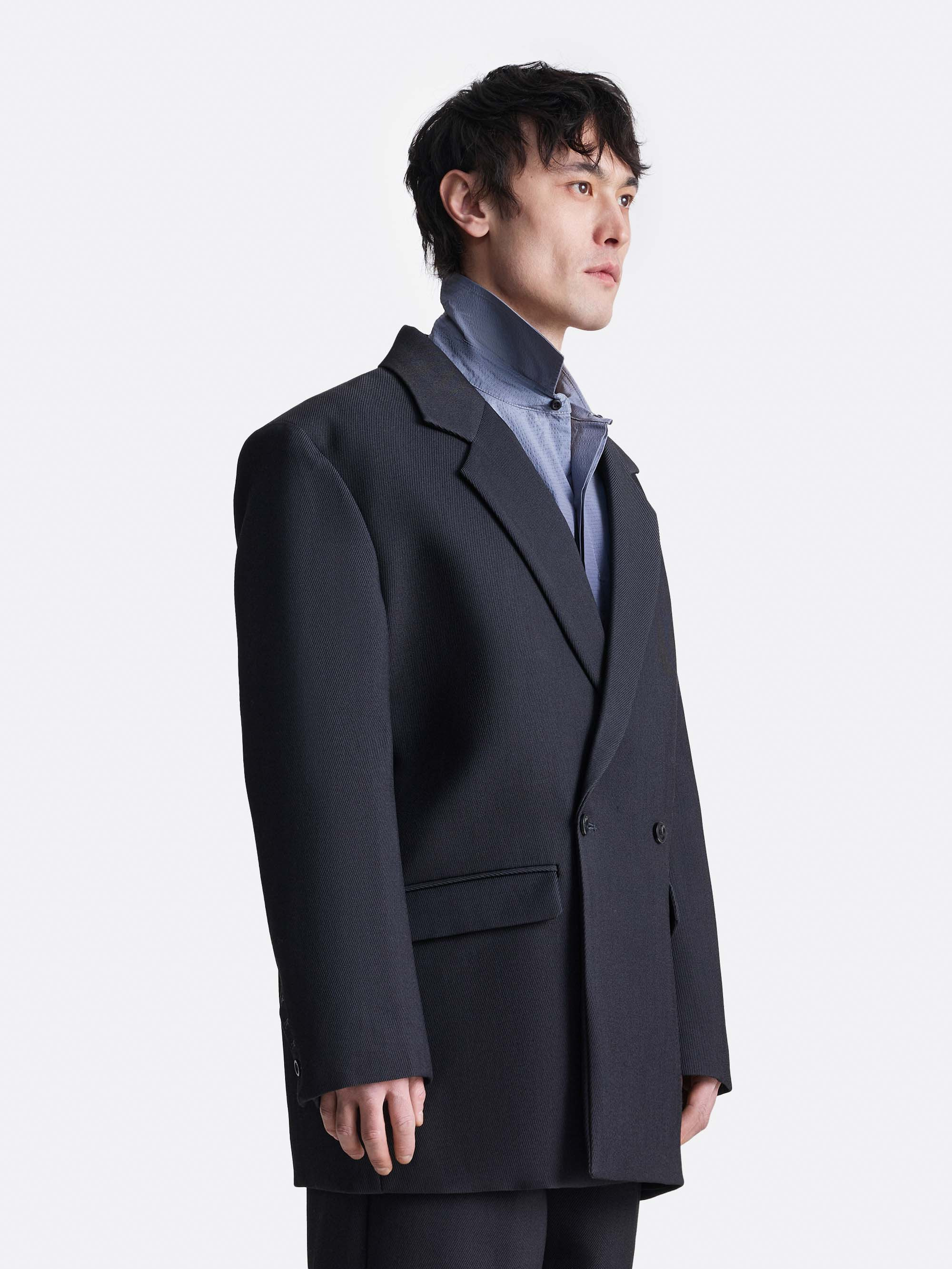 Двубортный пиджак прямого кроя