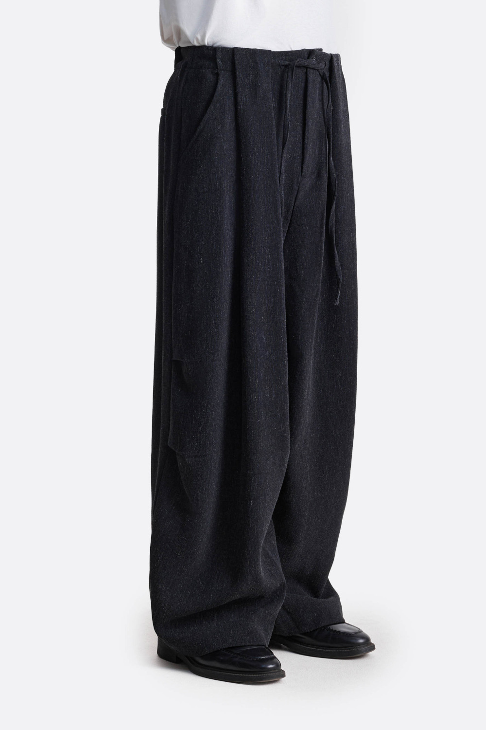 Брюки с поясом на завязках