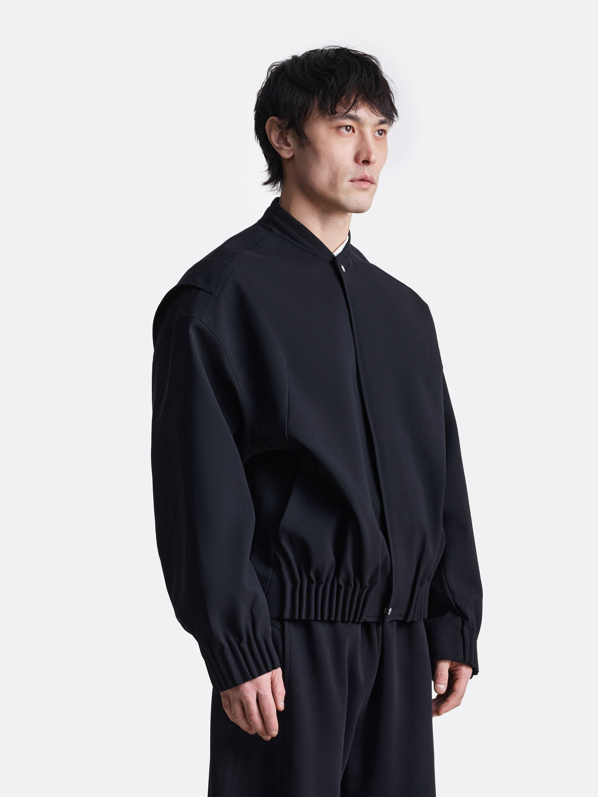 Бомбер с эластичным поясом