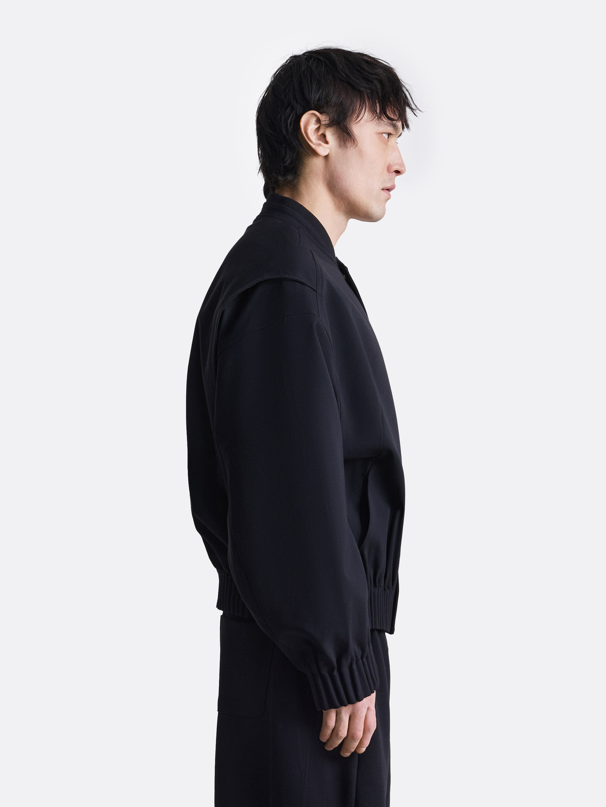 Бомбер с эластичным поясом