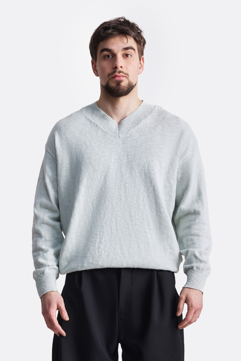 ​Свитер с V-образным вырезом