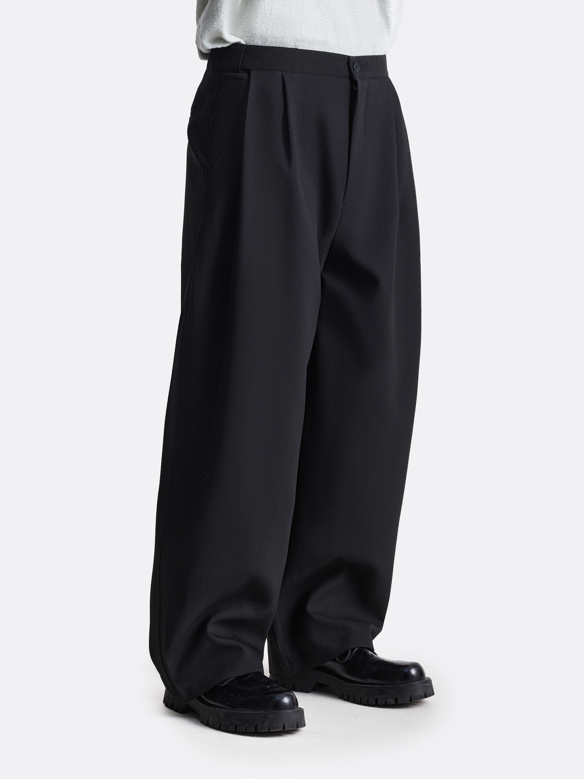 ​Брюки свободного силуэта