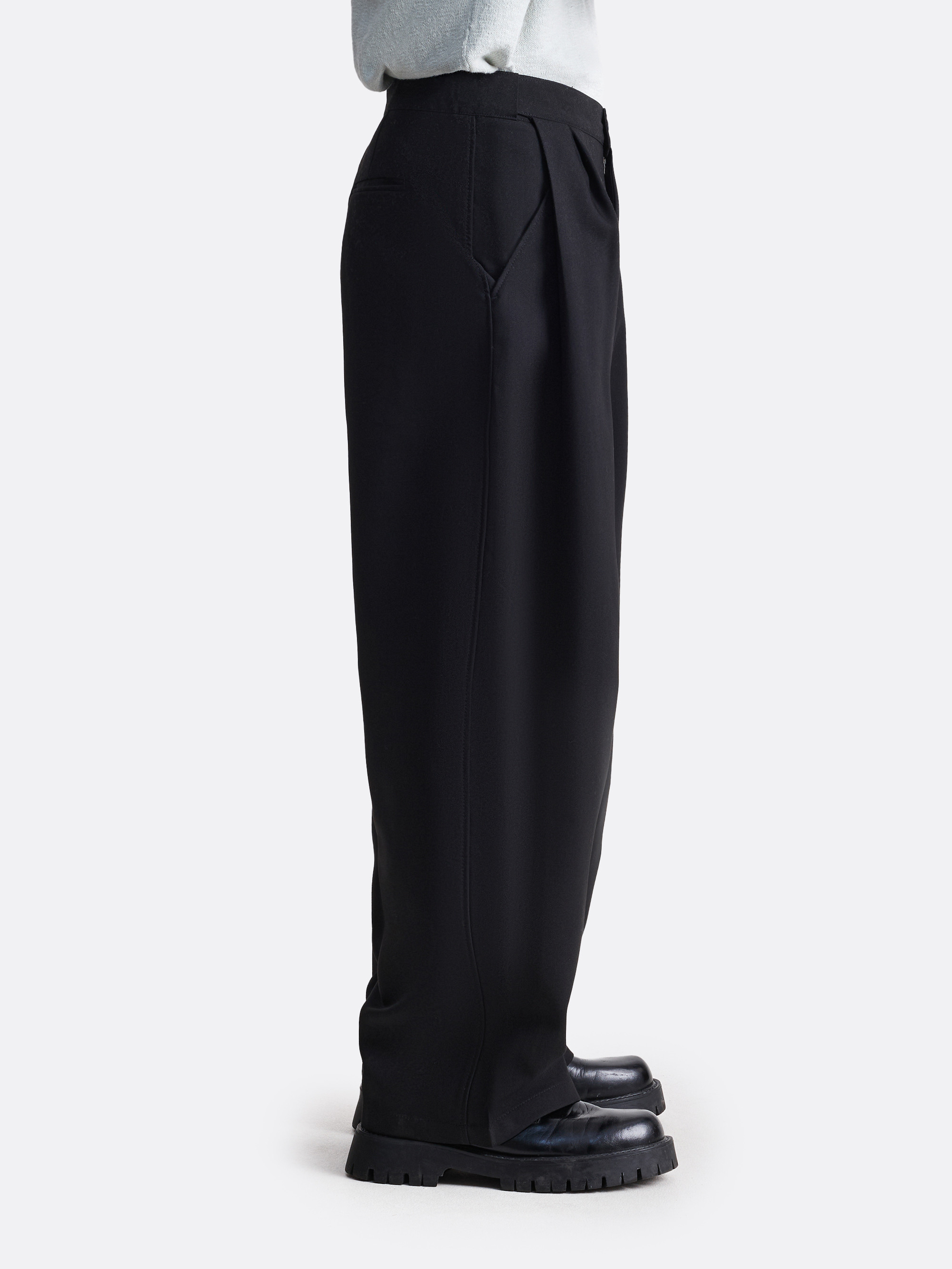 ​Брюки свободного силуэта