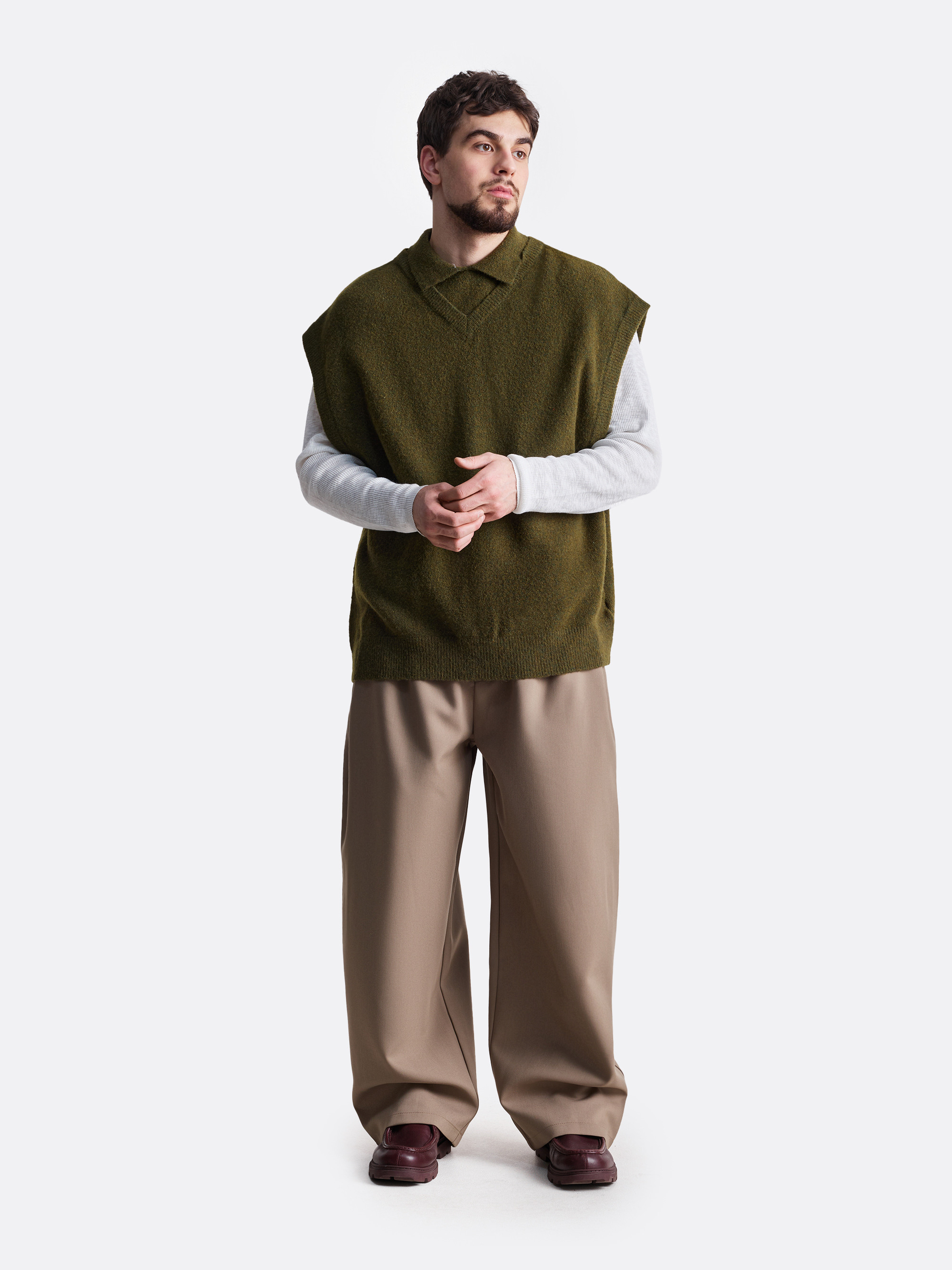 ​Жилет с воротником