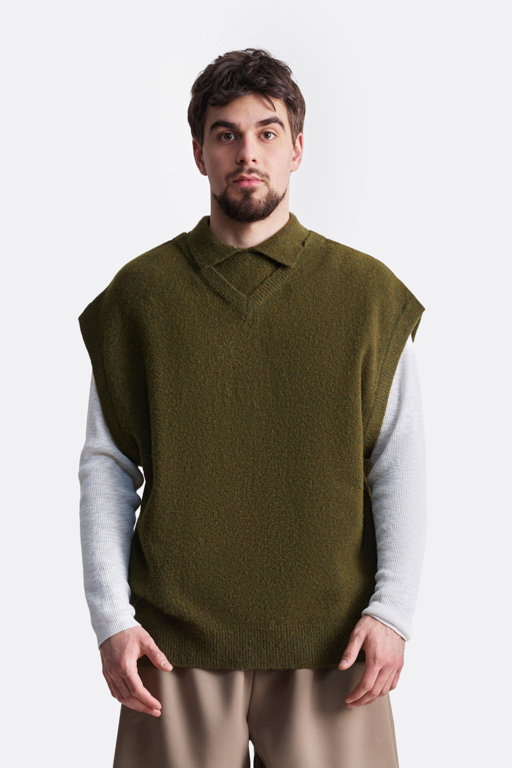 ​Жилет с воротником