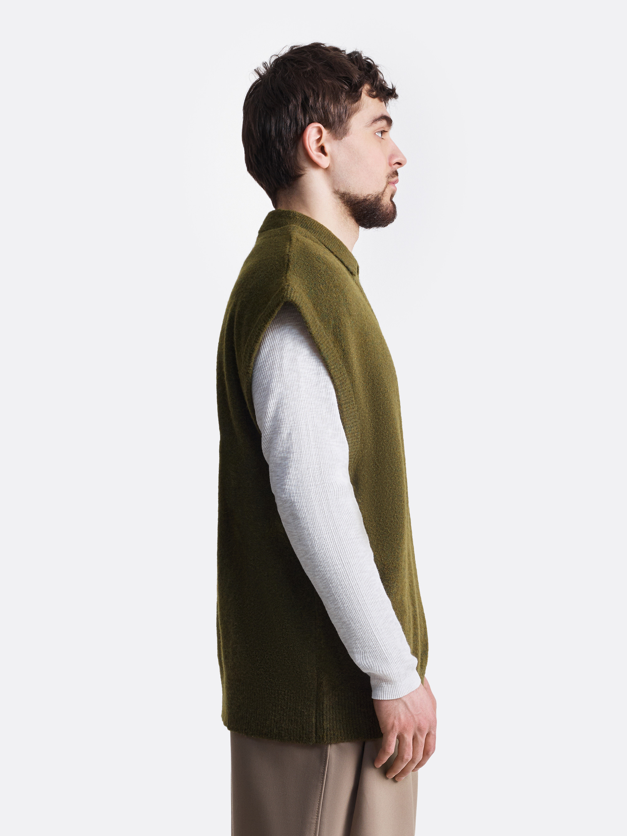 ​Жилет с воротником