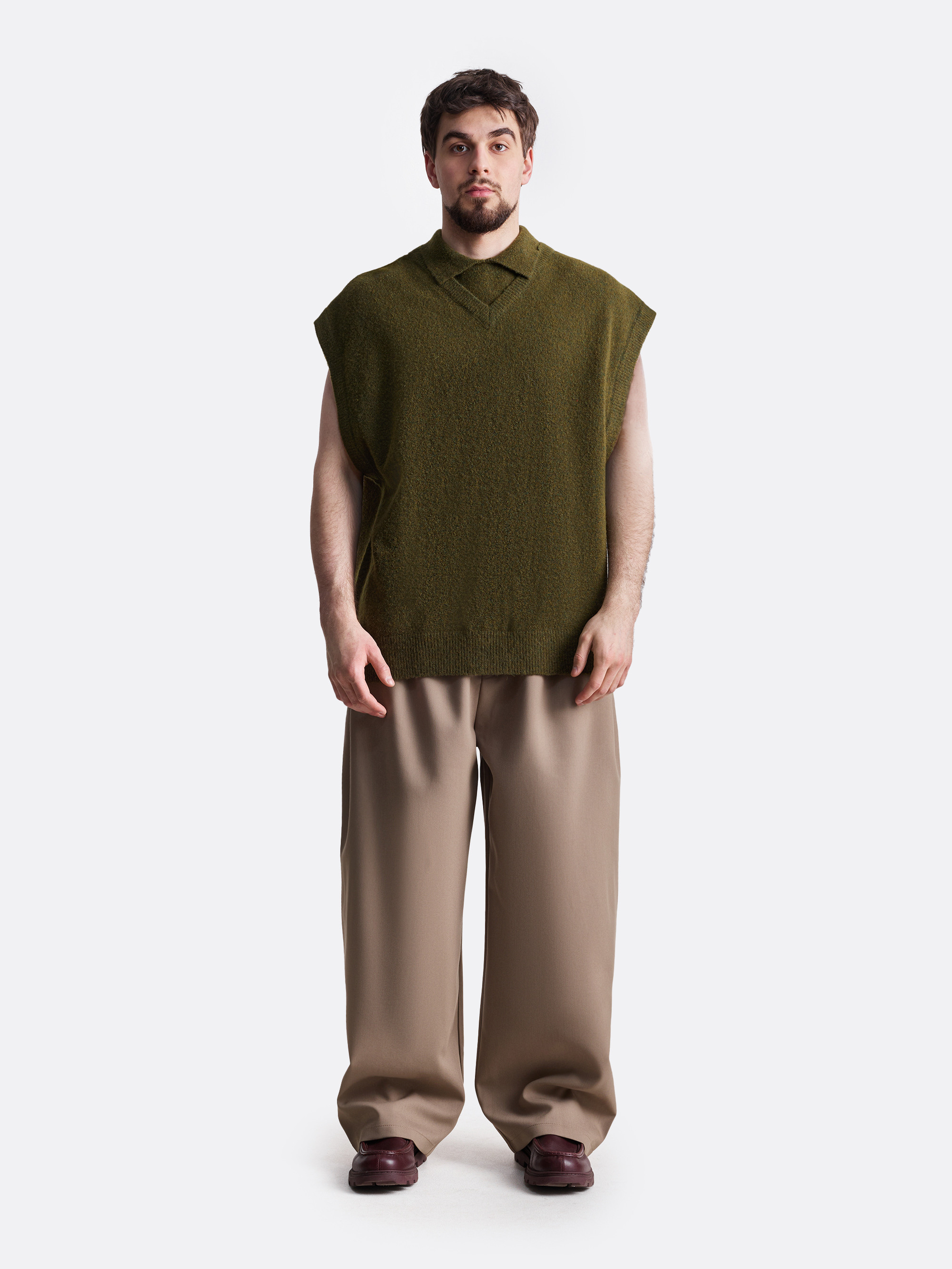 ​Жилет с воротником